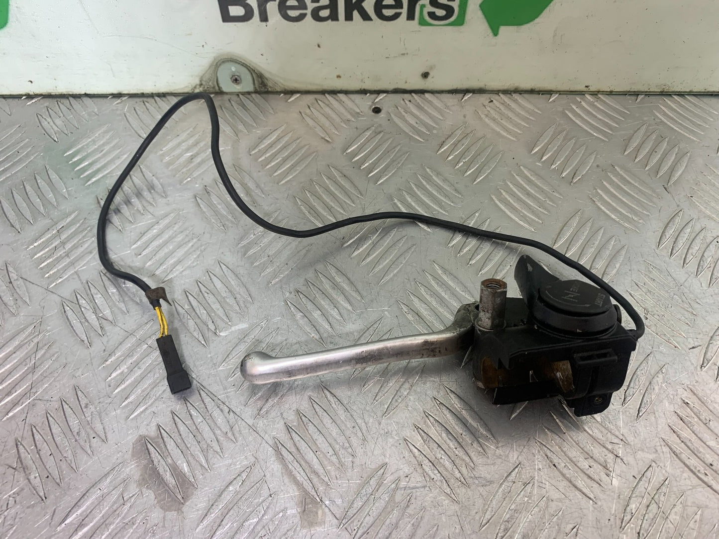 BMW R850 R R850R CLUTCH LEVER AND BRACKET   YEAR 1994-2002 (CMB1170)