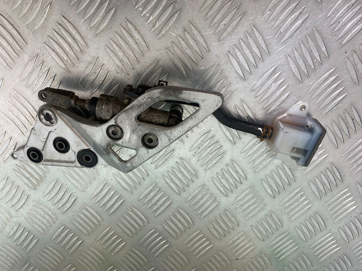 SUZUKI GSX650 F GSX 650 F FRONT RIGHT HANGER    YEAR 2008-16 (CMB1045)