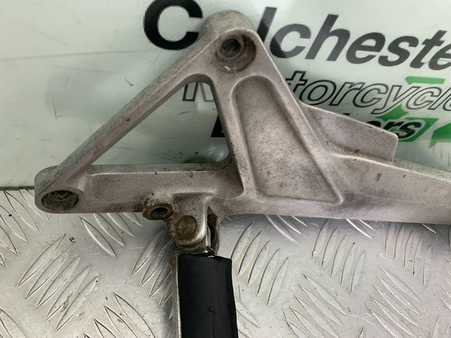 HONDA CB600 CB 600 HORNET LEFT HANGER  YEAR 1998-2002 (CMB1297)