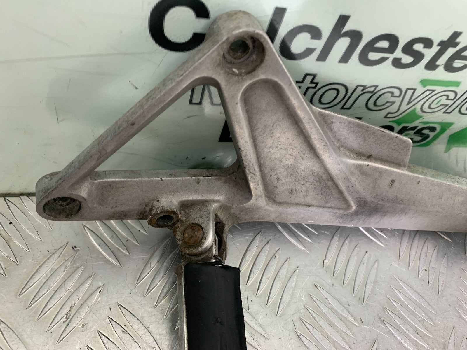 HONDA CB600 CB 600 HORNET LEFT HANGER  YEAR 1998-2002 (CMB1297)