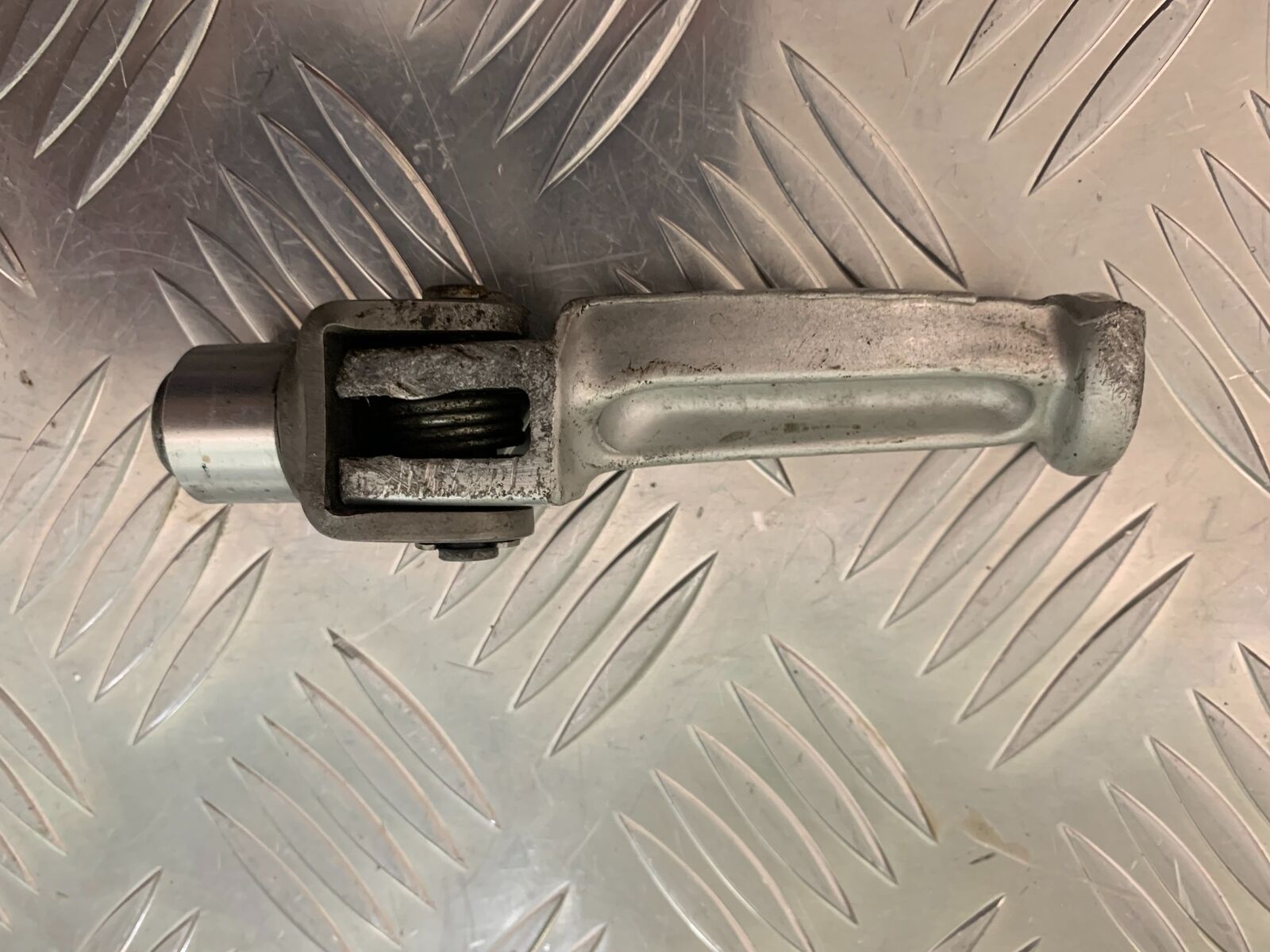 TRIUMPH DAYTONA 595 955i FRONT RIGHT FOOTPEG  1997-2000 (STOCK 941)