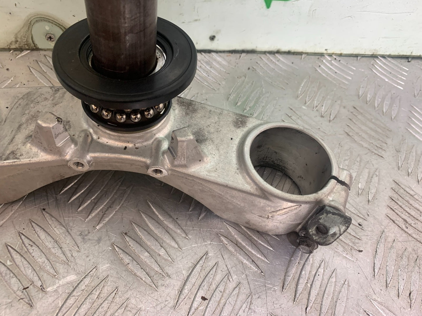 KAWASAKI GTR1400 GTR 1400 BOTTOM YOKE  YEAR 2007-2009 (CMB1174)
