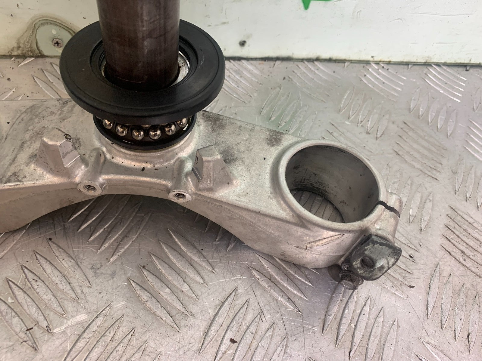 KAWASAKI GTR1400 GTR 1400 BOTTOM YOKE  YEAR 2007-2009 (CMB1174)