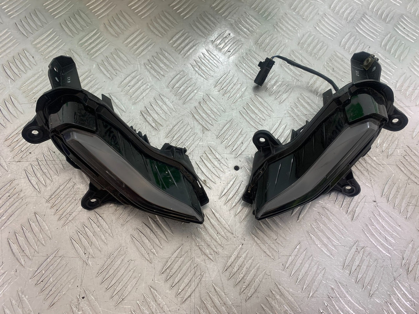 YAMAHA YZF R7 HEADLIGHTS  YEAR 2022-2025 (CMB1255)