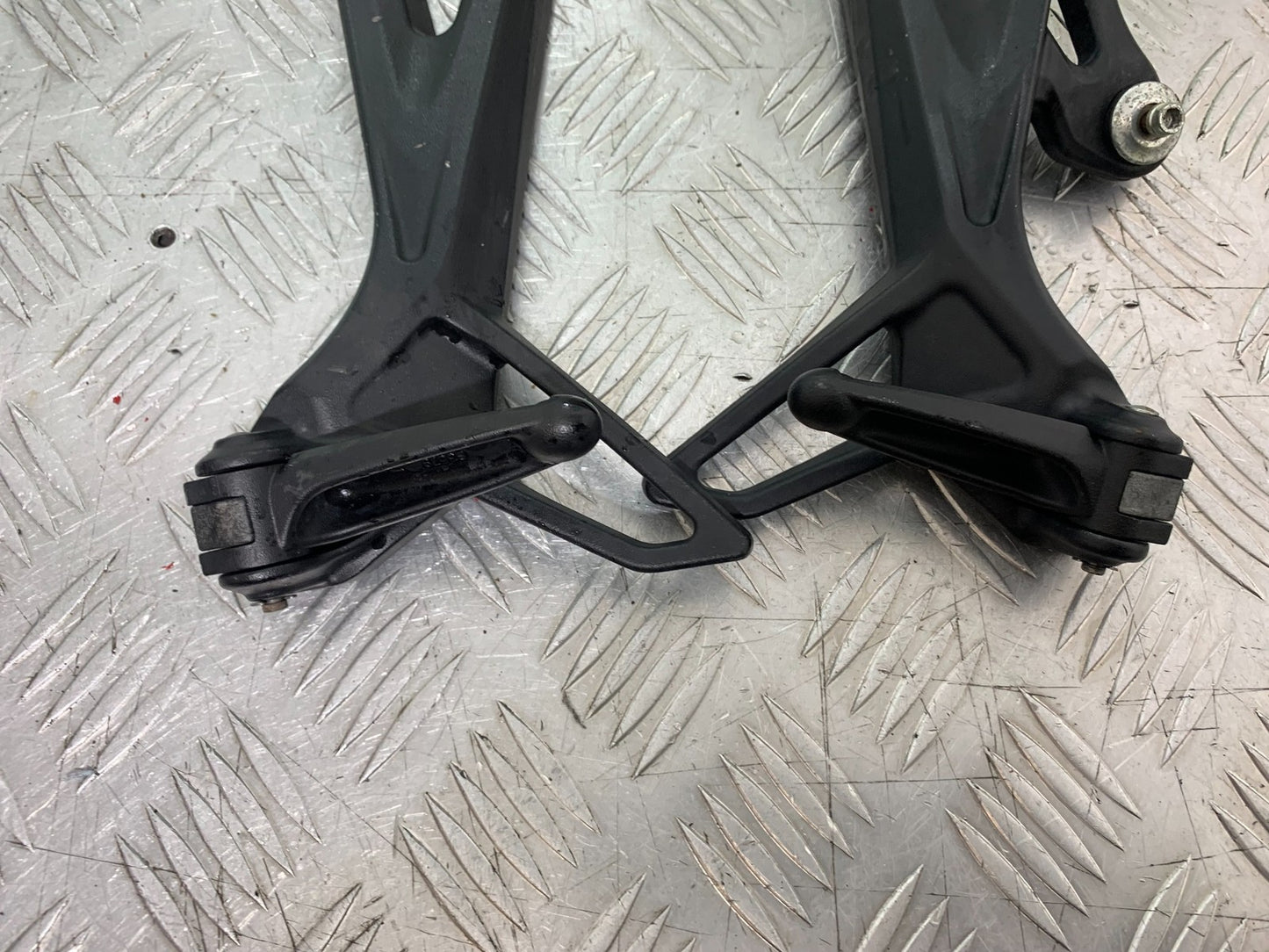 MV AGUSTA 800 F3 REAR HANGERS AND PEGS  YEAR 2017-2019 (CMB1227)
