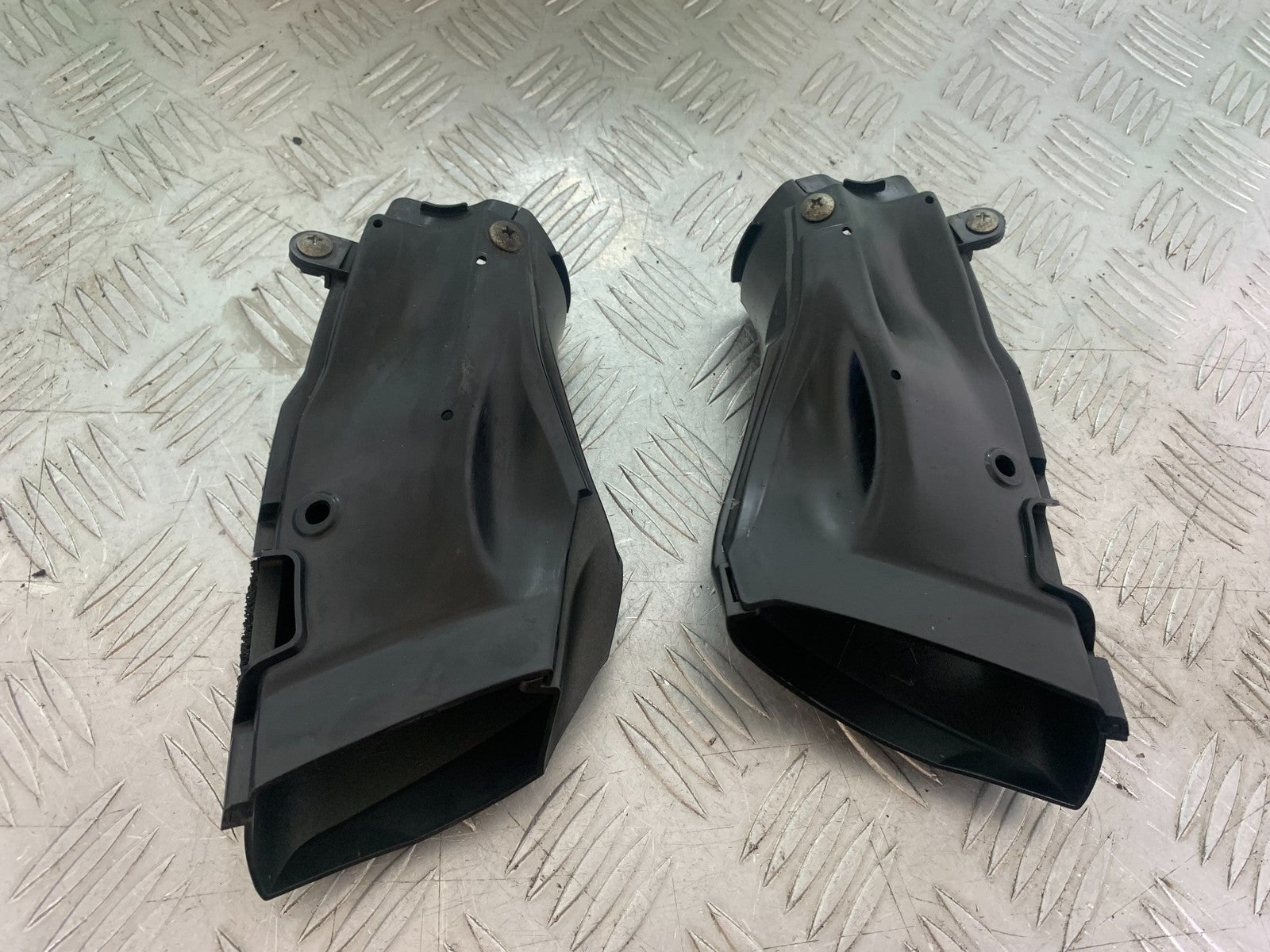 YAMAHA YZF R1 14 B BIG BANG LEFT & RIGHT AIR DUCTS   2009-14 (CMB1175)