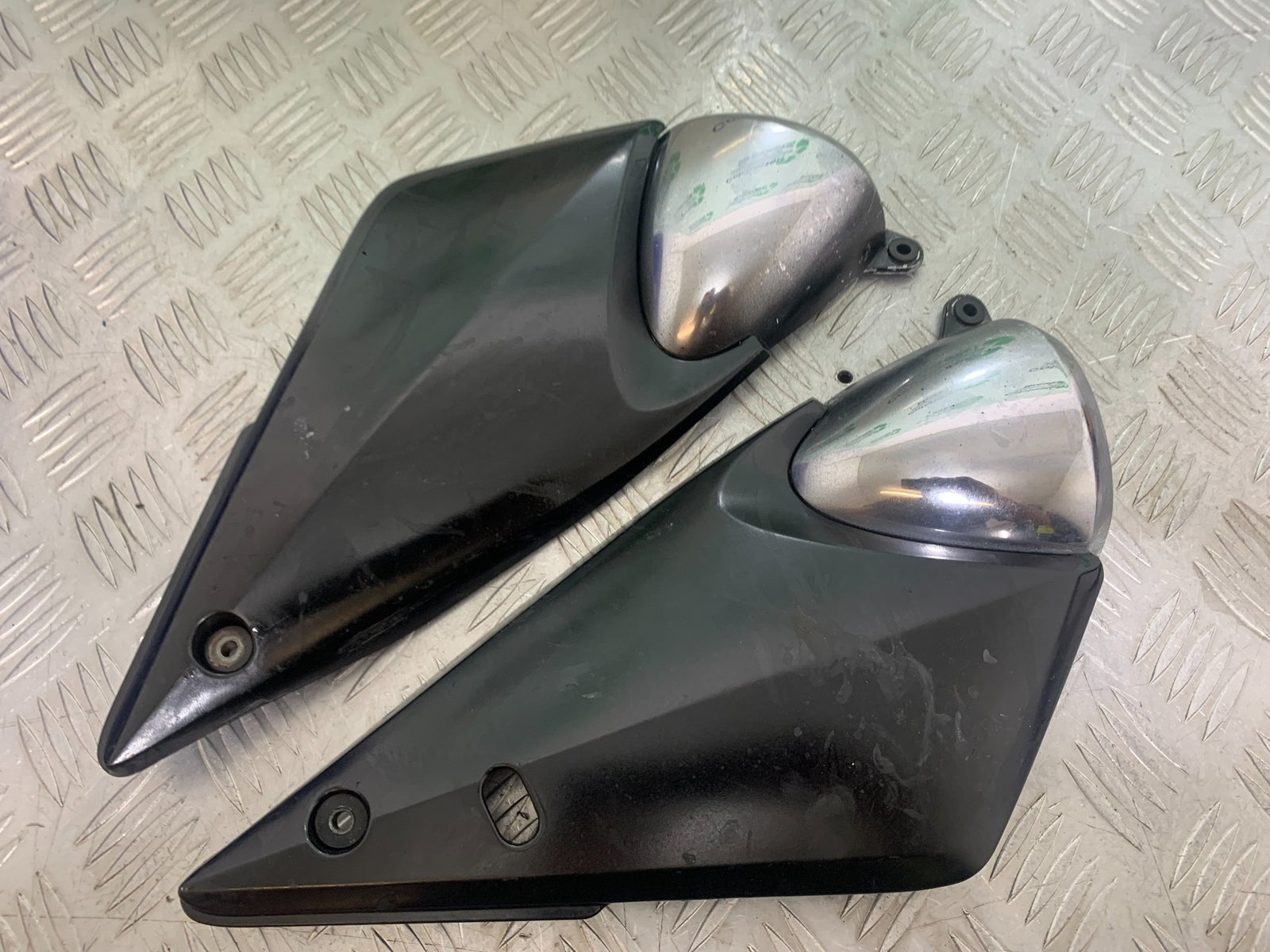 SUZUKI GSF600 GSF 600 BANDIT LEFT & RIGHT PANELS YEAR 2001-2003 (CMB1157)