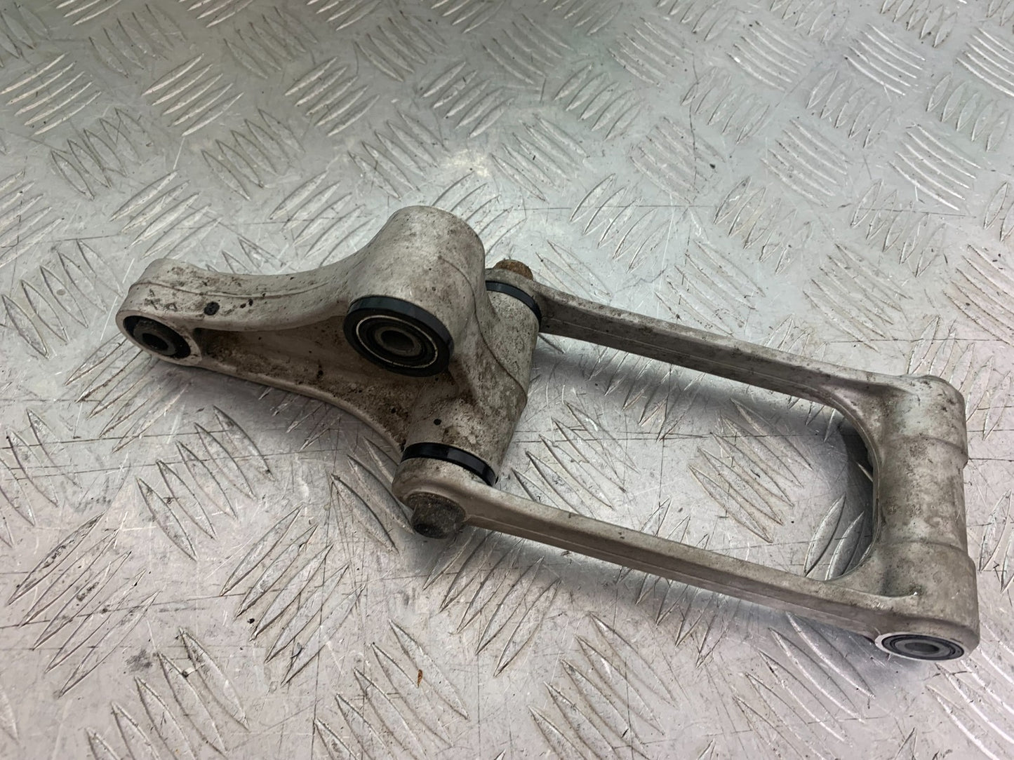 HONDA CBR1000 rr FIREBLADE REAR SHOCK LINKAGE  YEAR 2006 (CMB1220)