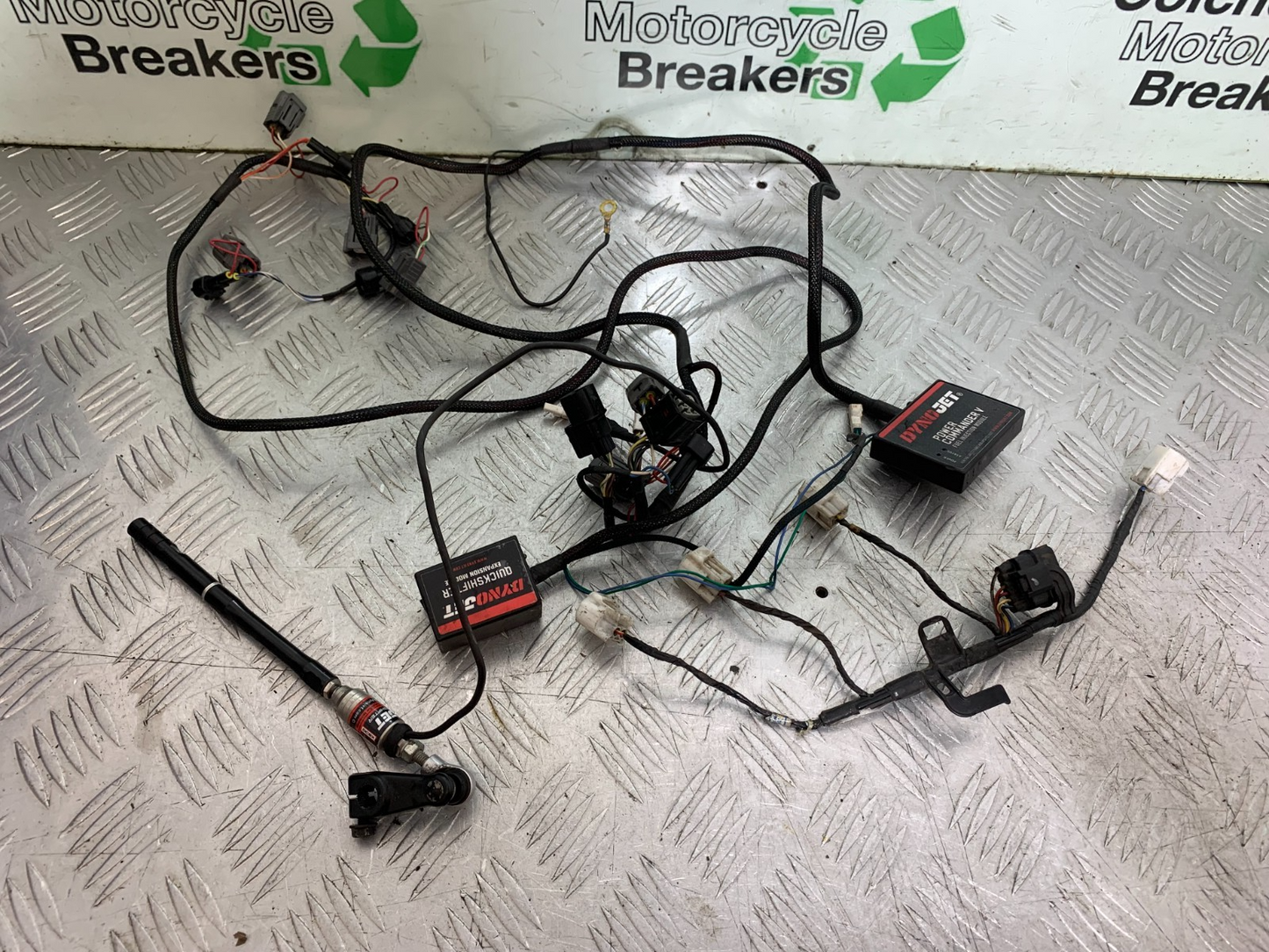 HONDA CBR1000 RR  QUICK SHIFER POWER COMMANDER YEAR 2008-2011 (CMB1330)