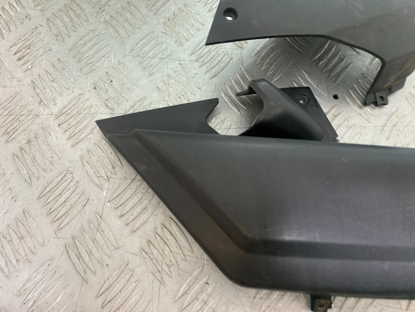 YAMAHA XMAX 250 XMAX 250 LEFT AND RIGHT INFILL COVERS YEAR 2006-09 (CMB1201)