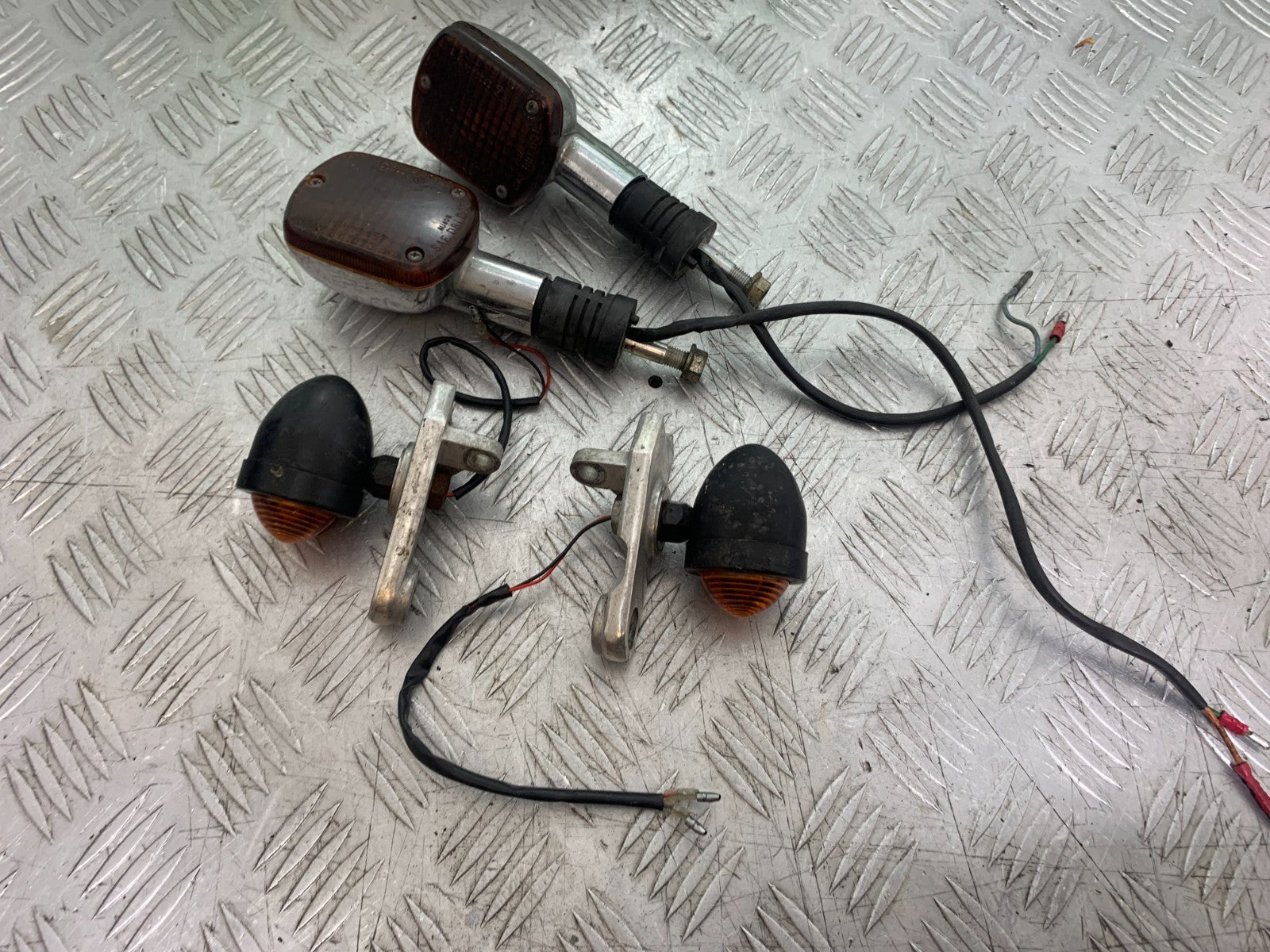 HONDA VT700 VT 700 SHADOW FRONT AND REAR INDICATORS  YEAR 1984-85 (CMB1328)