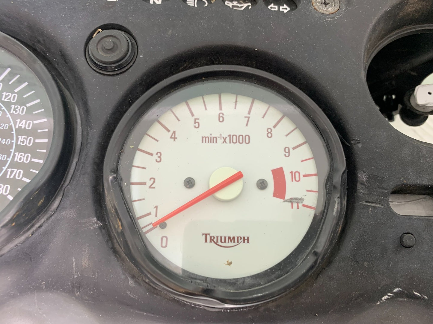 TRIUMPH 955i SPRINT ST CLOCKS SPEEDO DASH (DAMAGED) YEAR 1999-04 (CMB1230)