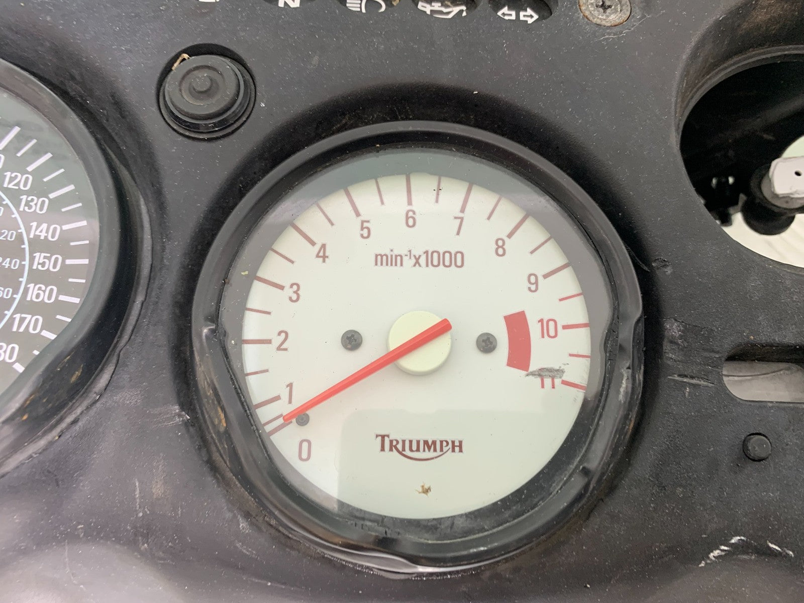 TRIUMPH 955i SPRINT ST CLOCKS SPEEDO DASH (DAMAGED) YEAR 1999-04 (CMB1230)