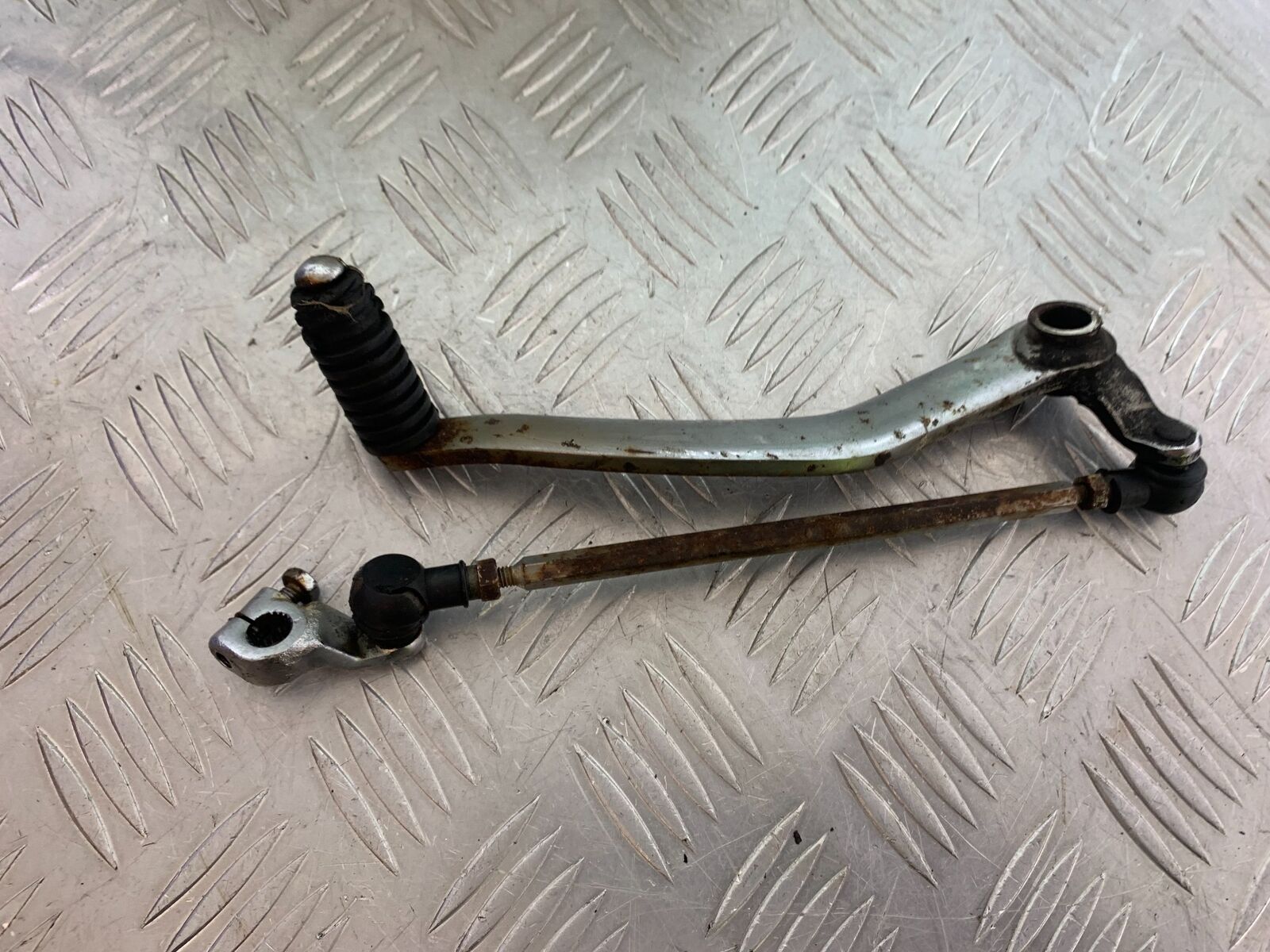 SUZUKI VS1400 VS 1400 INTRUDER GEAR LEVER  YEAR 1988 (CMB1077)