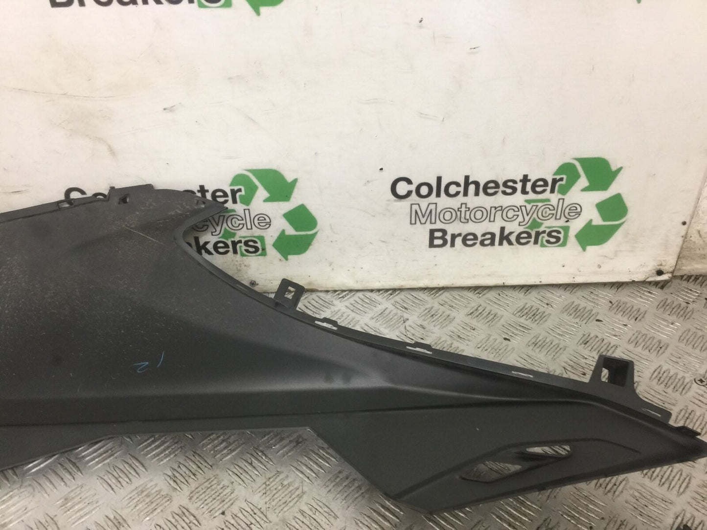 SUZUKI 650 BURGMAN SEAT PANEL  YEAR 2014-2018 (STOCK 769)