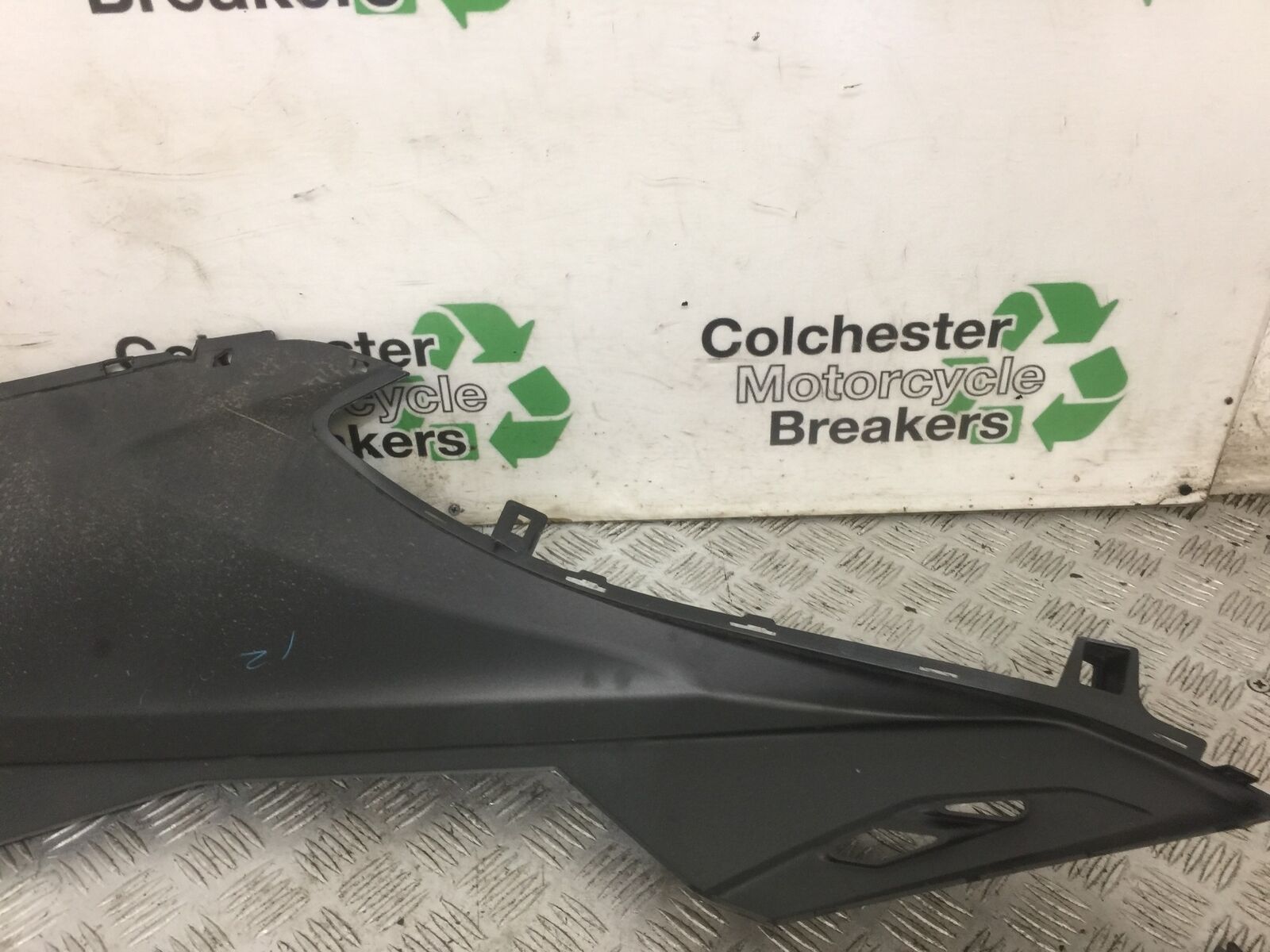SUZUKI 650 BURGMAN SEAT PANEL  YEAR 2014-2018 (STOCK 769)