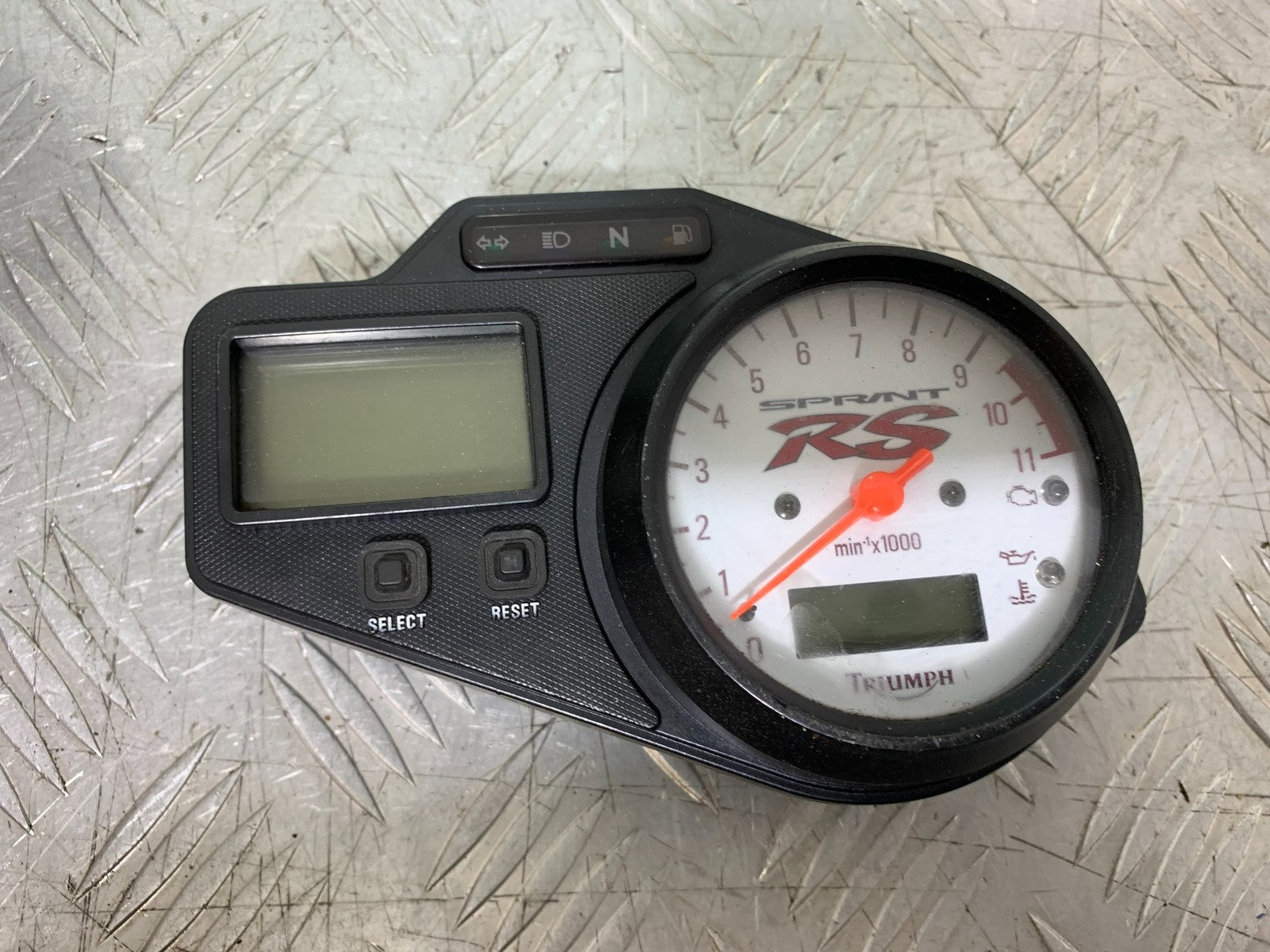 TRIUMPH 955I SPRINT RS CLOCKS SPEEDO DASH YEAR 1999-03 (CMB1313)