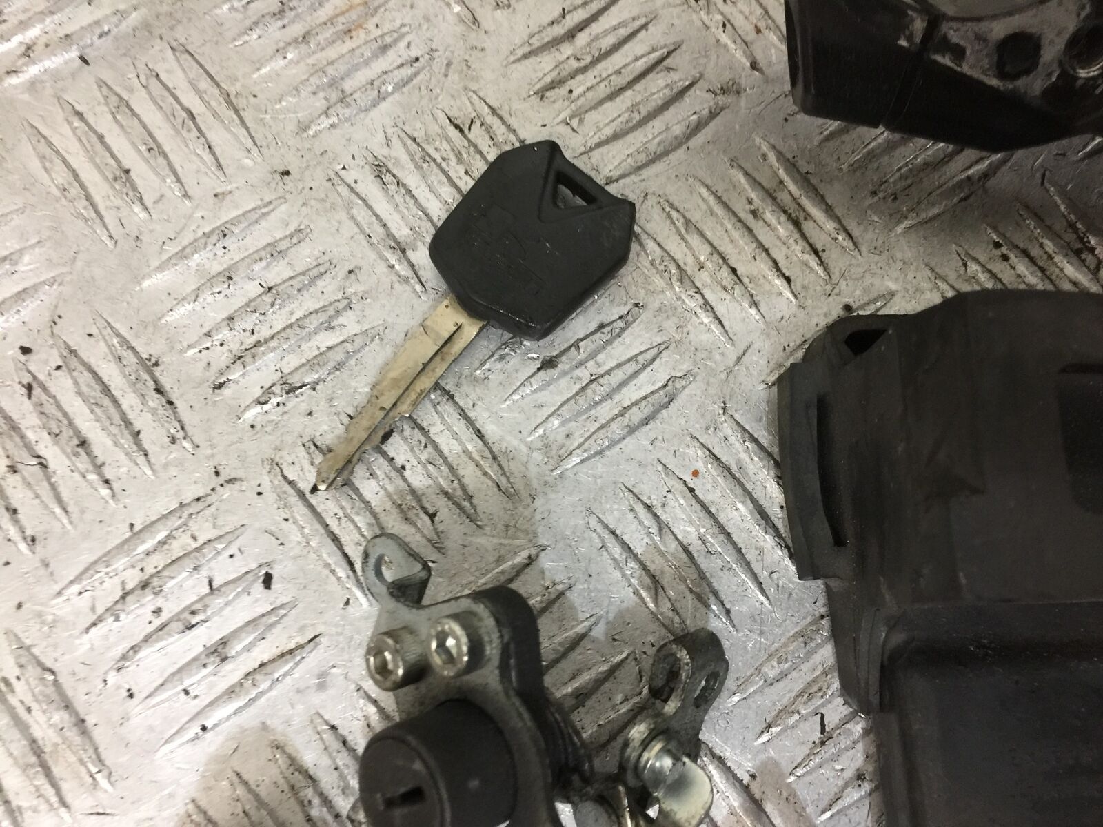 KAWASAKI ZZR1400 ZZR 1400 ECU LOCKS AND KEY  YEAR 2011 (STOCK 802)
