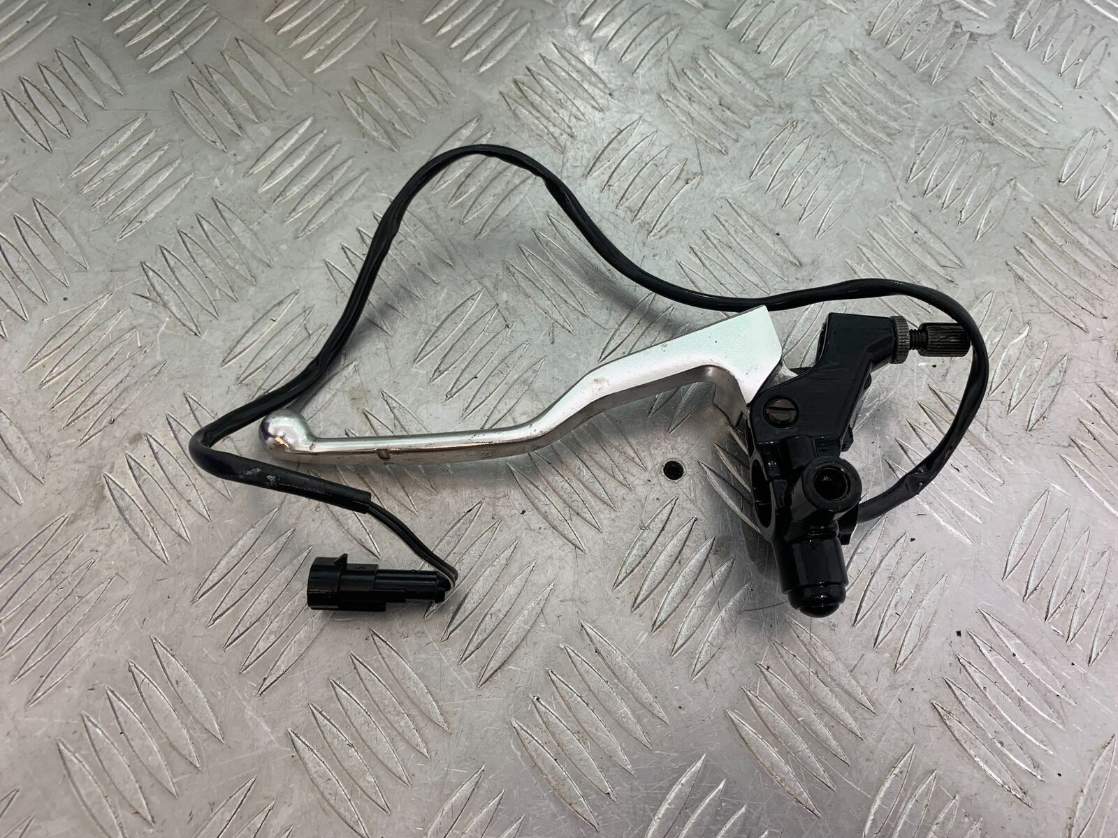 BENELLI LEONCINO 500 TRIAL CLUTCH LEVER AND BRACKET  YEAR 2020 (CMB1106)