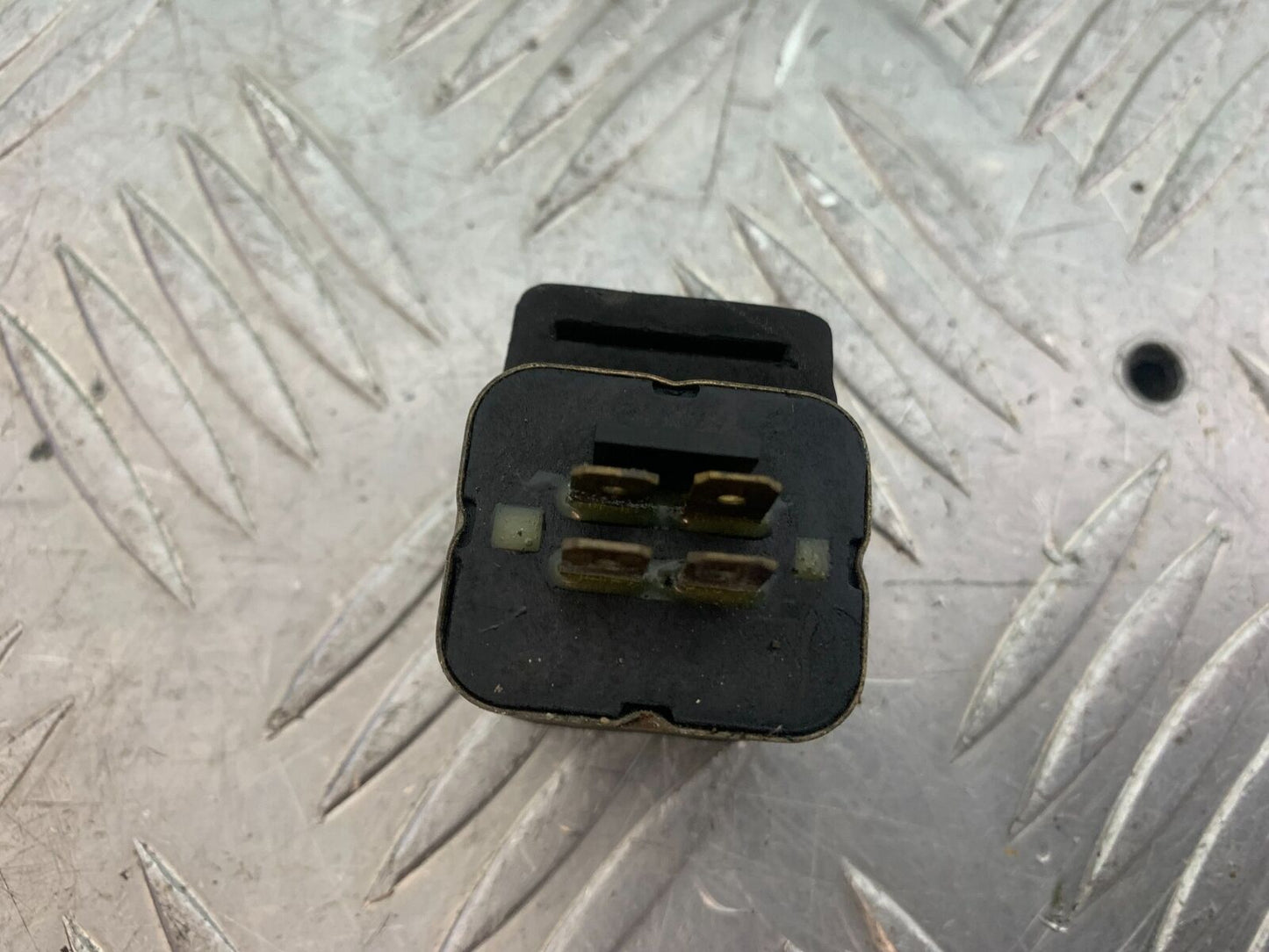 YAMAHA XS1100 MIDNIGHT SPECIAL 4 PIN RELAY YEAR 1980-1982 (CMB1122)