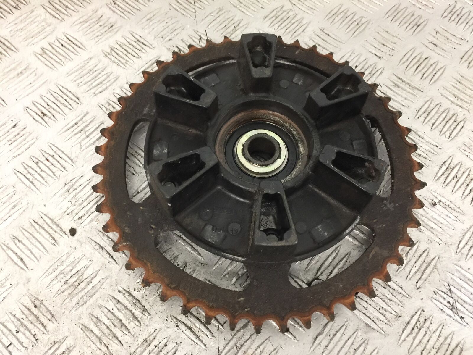YAMAHA FZS600 FAZER 600 REAR SPROCKET CARRIER  YEAR 1998-2001(STOCK 878)