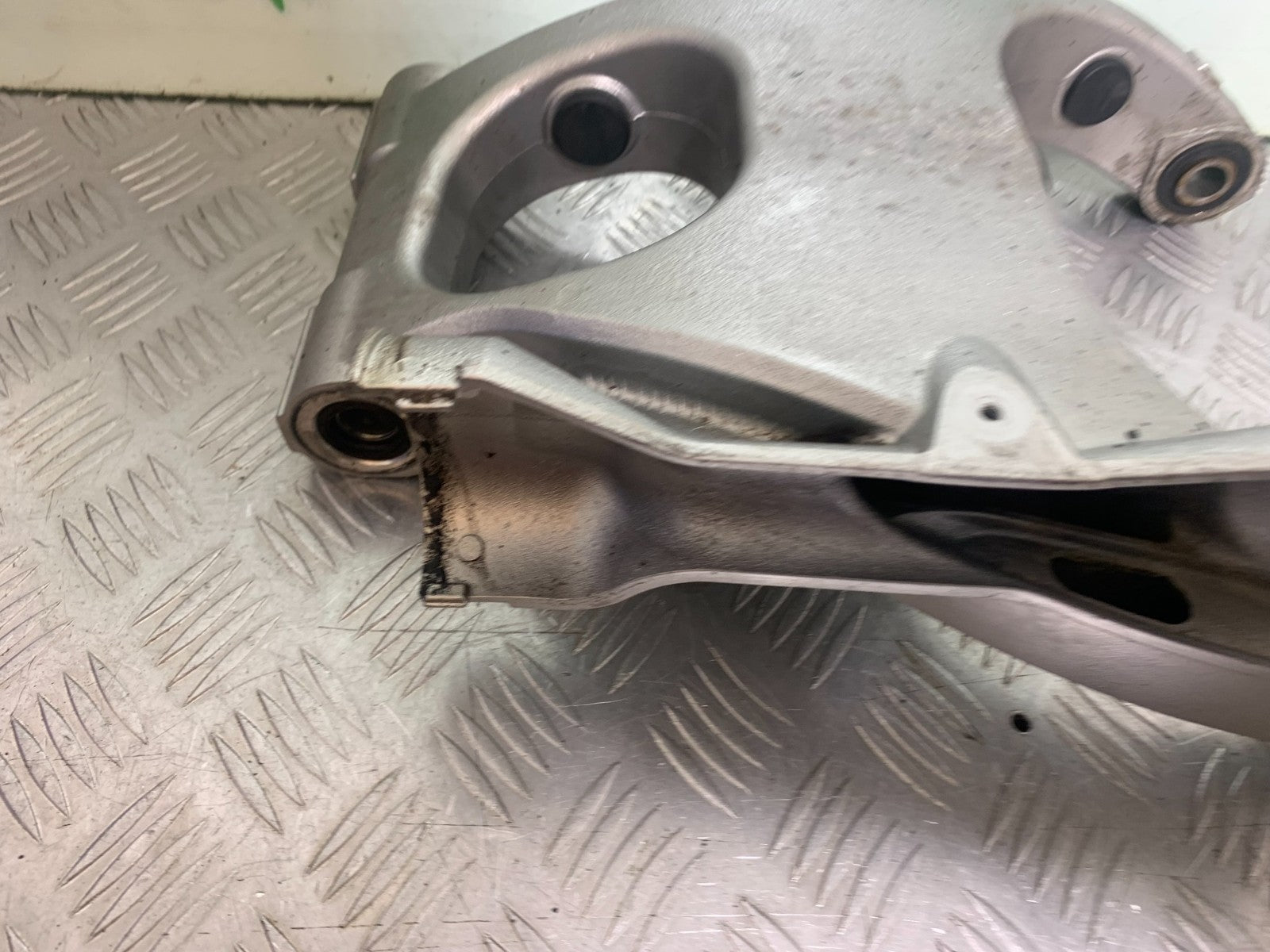 KAWASAKI GTR1400 GTR 1400 SWINGARM  YEAR 2007-2009 (CMB1174)