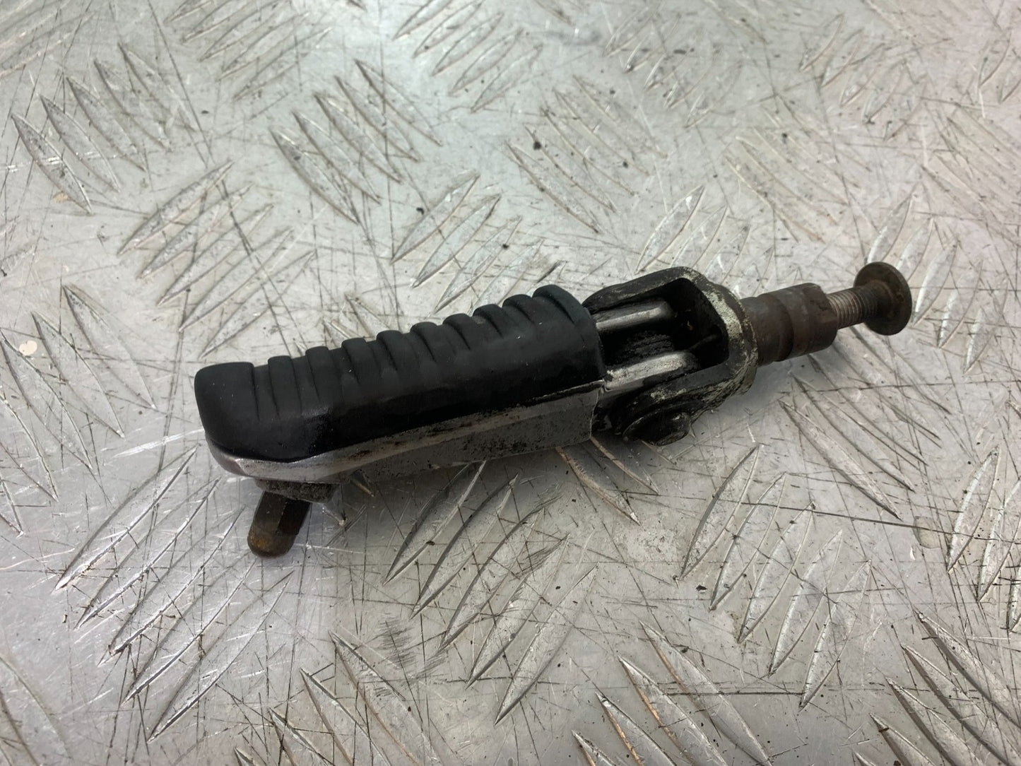 KAWASAKI 650 VERSYS FRONT LEFT FOOTPEG YEAR 2015-2018 (CMB1288)