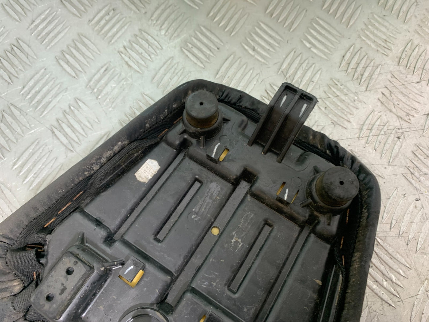 ROYAL ENFIELD HIMALAYAN 411 REAR SEAT YEAR 2018-2023 (CMB1322)