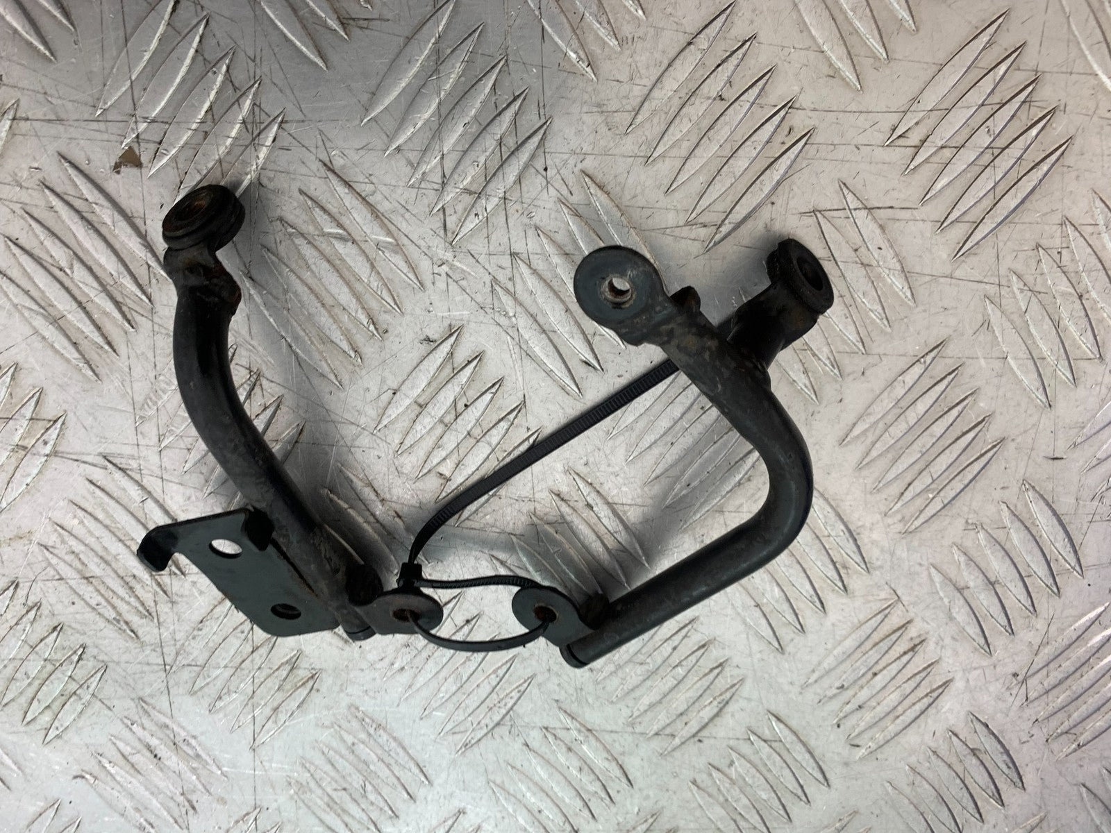 TRIUMPH SPEED TRIPLE R 1050 OIL COOLER BRACKETS  2009 (CMB1183)
