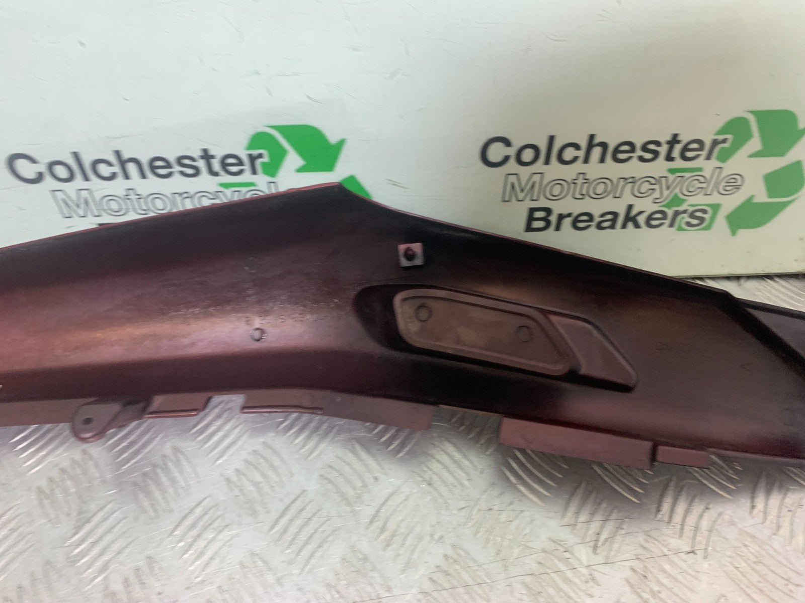 YAMAHA XJ900 XJ 900 DIVERSION RIGHT SEAT PANEL  YEAR 1994-2002(CMB1292)