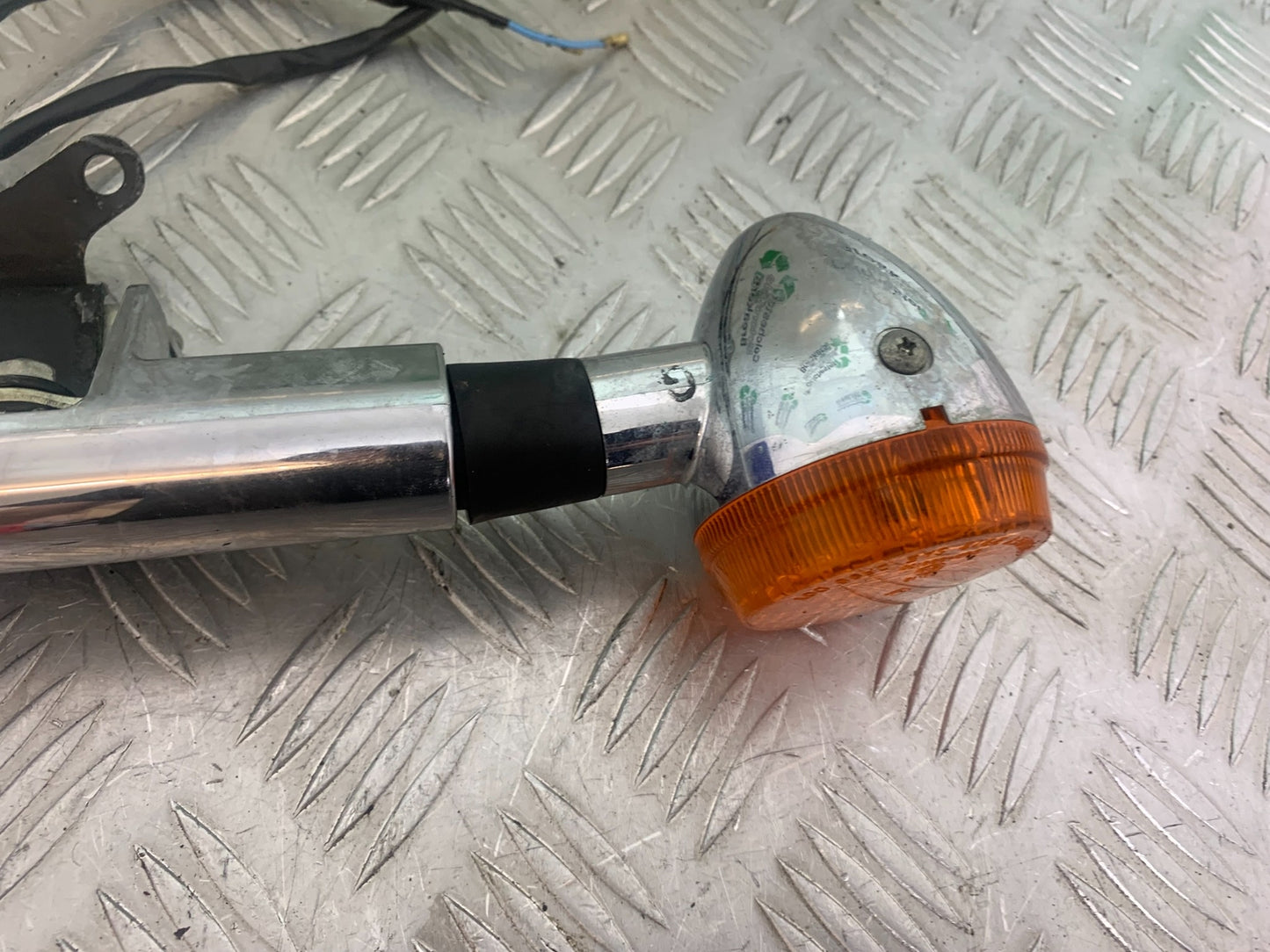 HONDA VTX1300 S-6  FRONT INDICATORS AND BRACKET  YEAR 2004-09 (CMB1159)