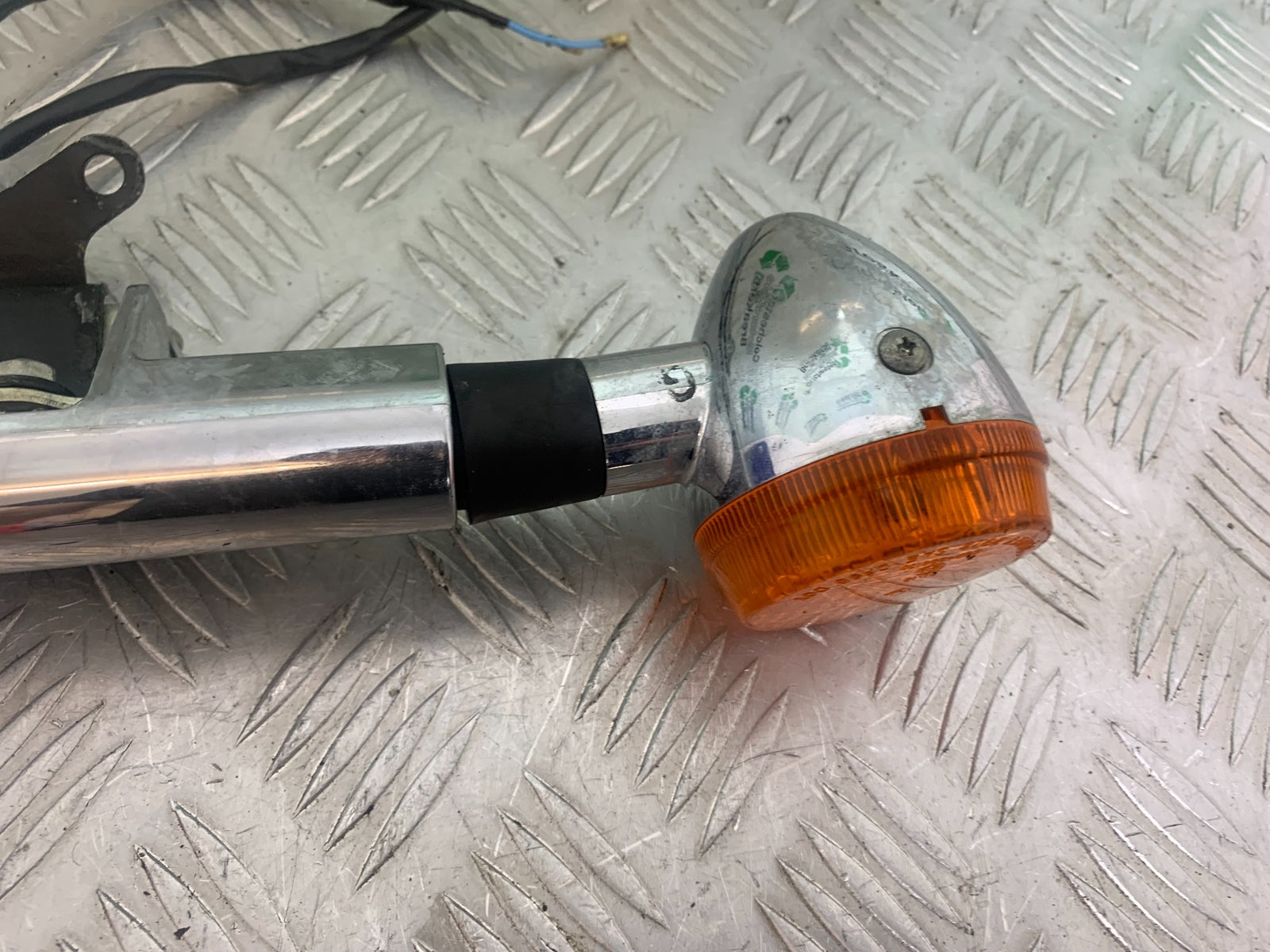 HONDA VTX1300 S-6  FRONT INDICATORS AND BRACKET  YEAR 2004-09 (CMB1159)