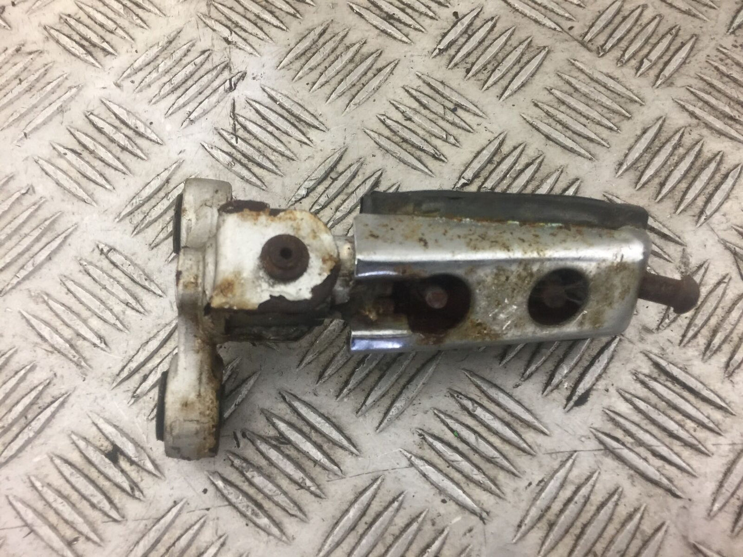 YAMAHA FJ1200 FJ 1200 3XW FRONT RIGHT PEG YEAR 1991 (STOCK 482)