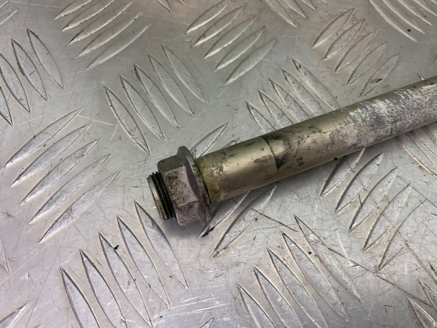 KAWASAKI ZX10R ZX10 R SWINGARM  SPINDLE   2008-2010 (CMB1206)