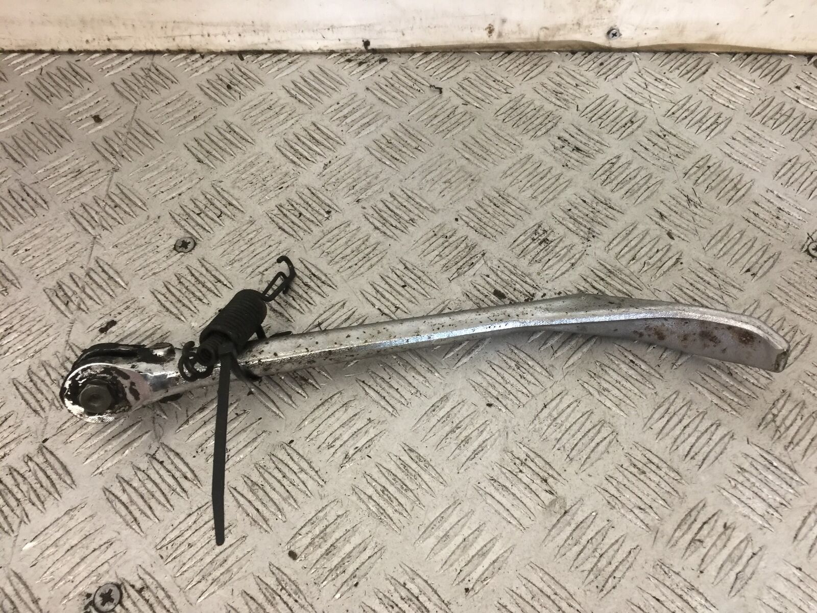 HONDA VTX1300 S SIDE STAND AND BRACKET  YEAR 2004-09 (STOCK 749)