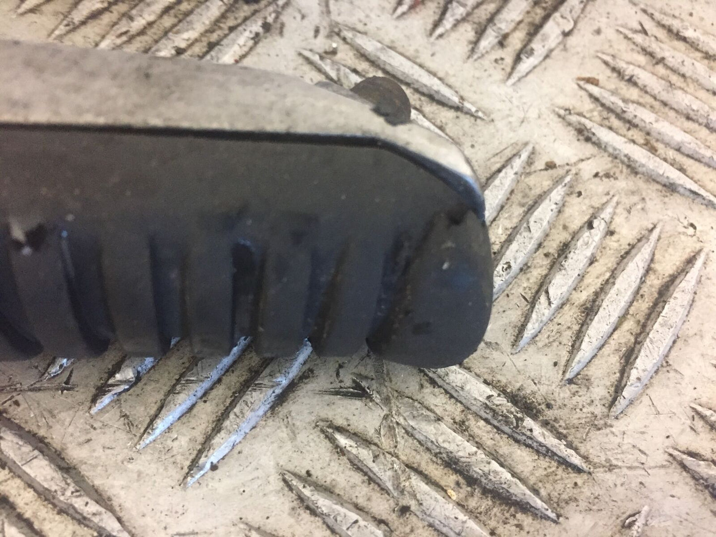 KAWASAKI ZX6R ZX6 J FRONT RIGHT PEG   YEAR 2000