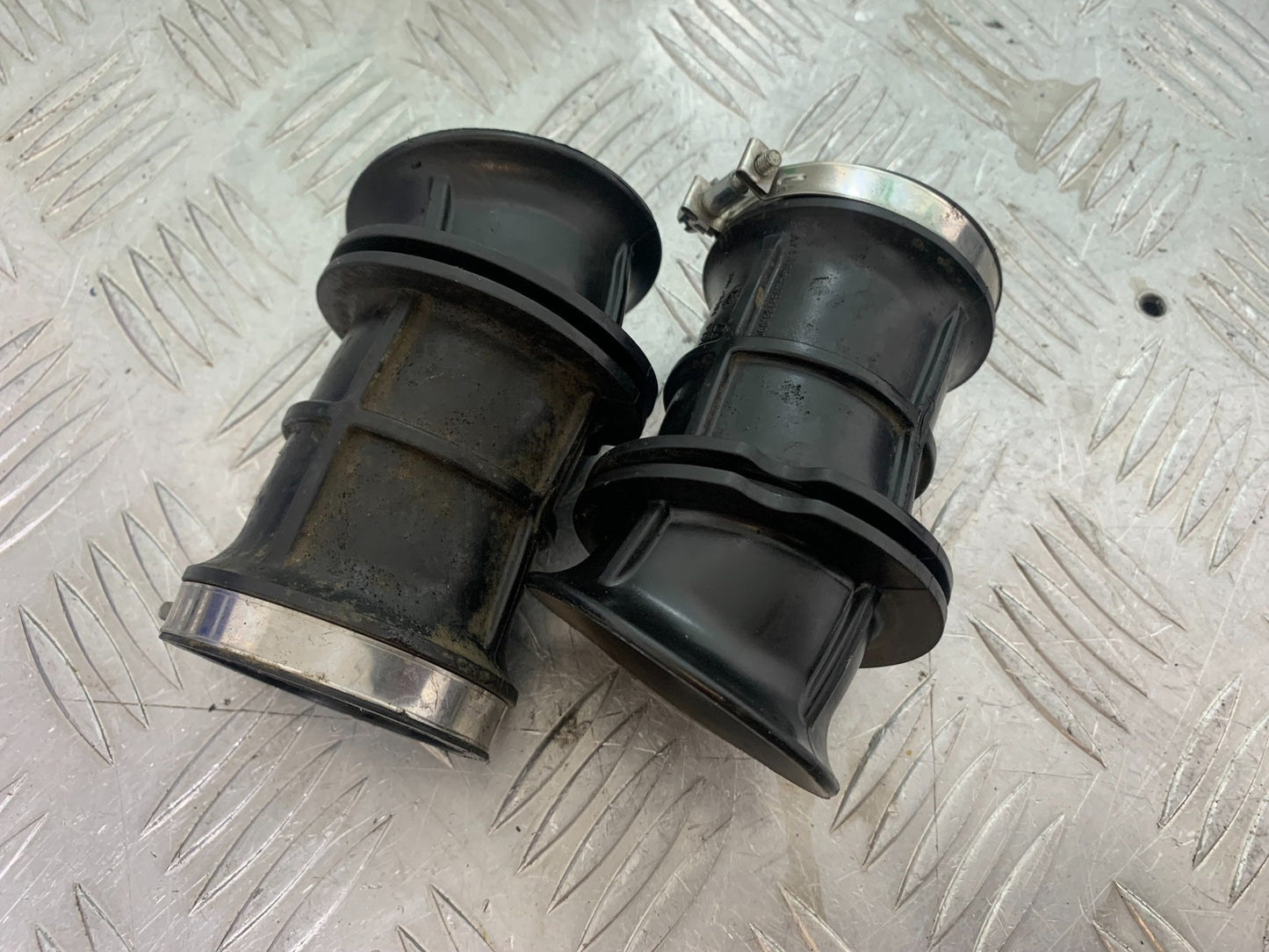 KTM 790 DUKE THROTTLE BODY RUBBERS   YEAR 2018-2021  (CMB11150)