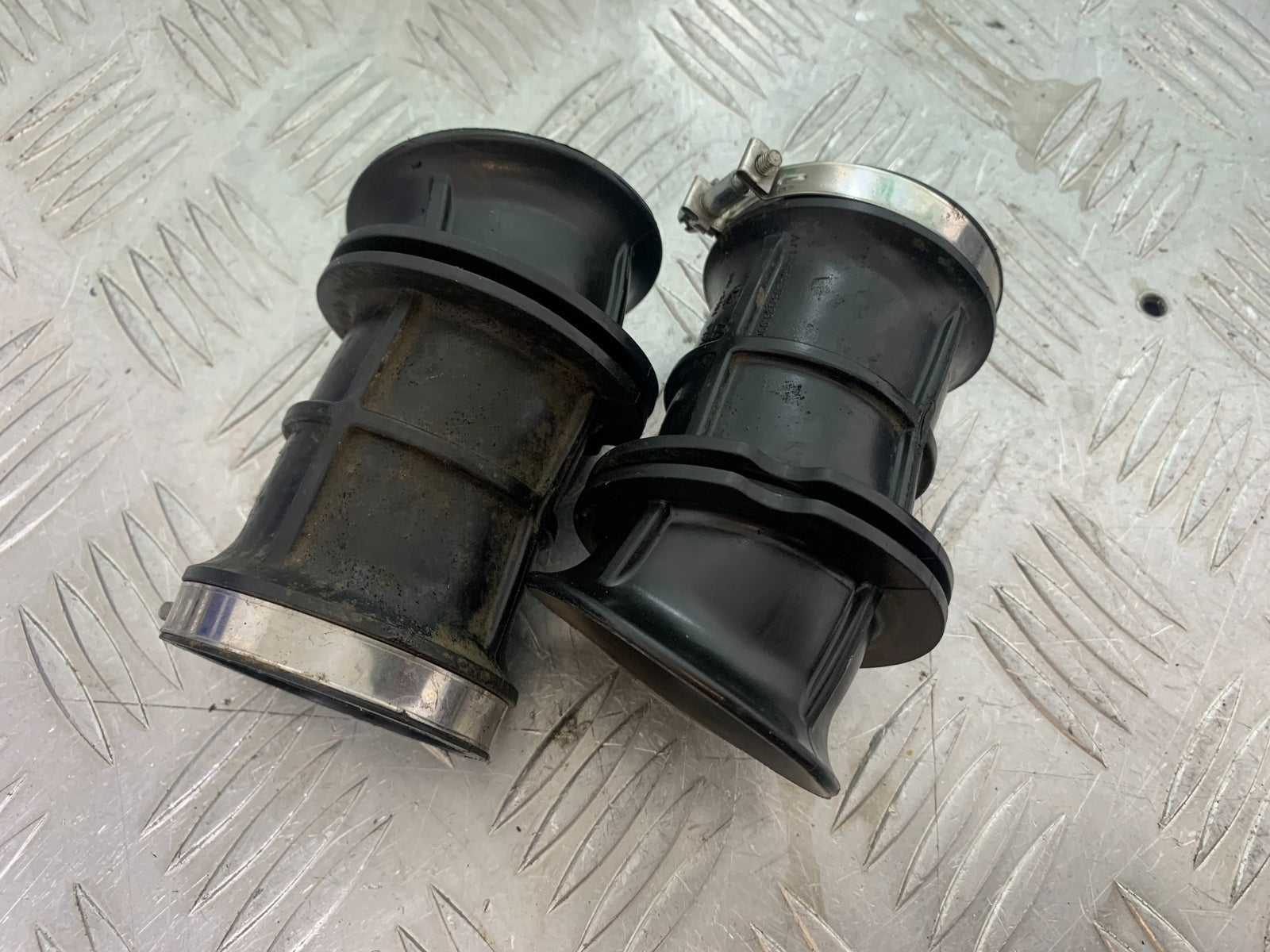 KTM 790 DUKE THROTTLE BODY RUBBERS   YEAR 2018-2021  (CMB11150)