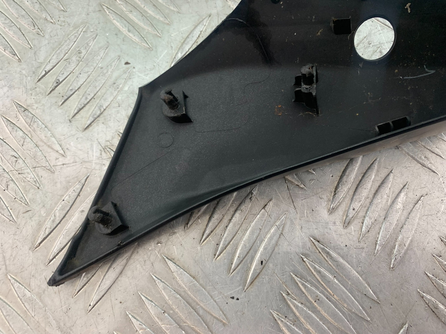 KAWASAKI Z125 Z 125 LEFT SEAT PANEL  YEAR  2018-2023 (CMB1167)