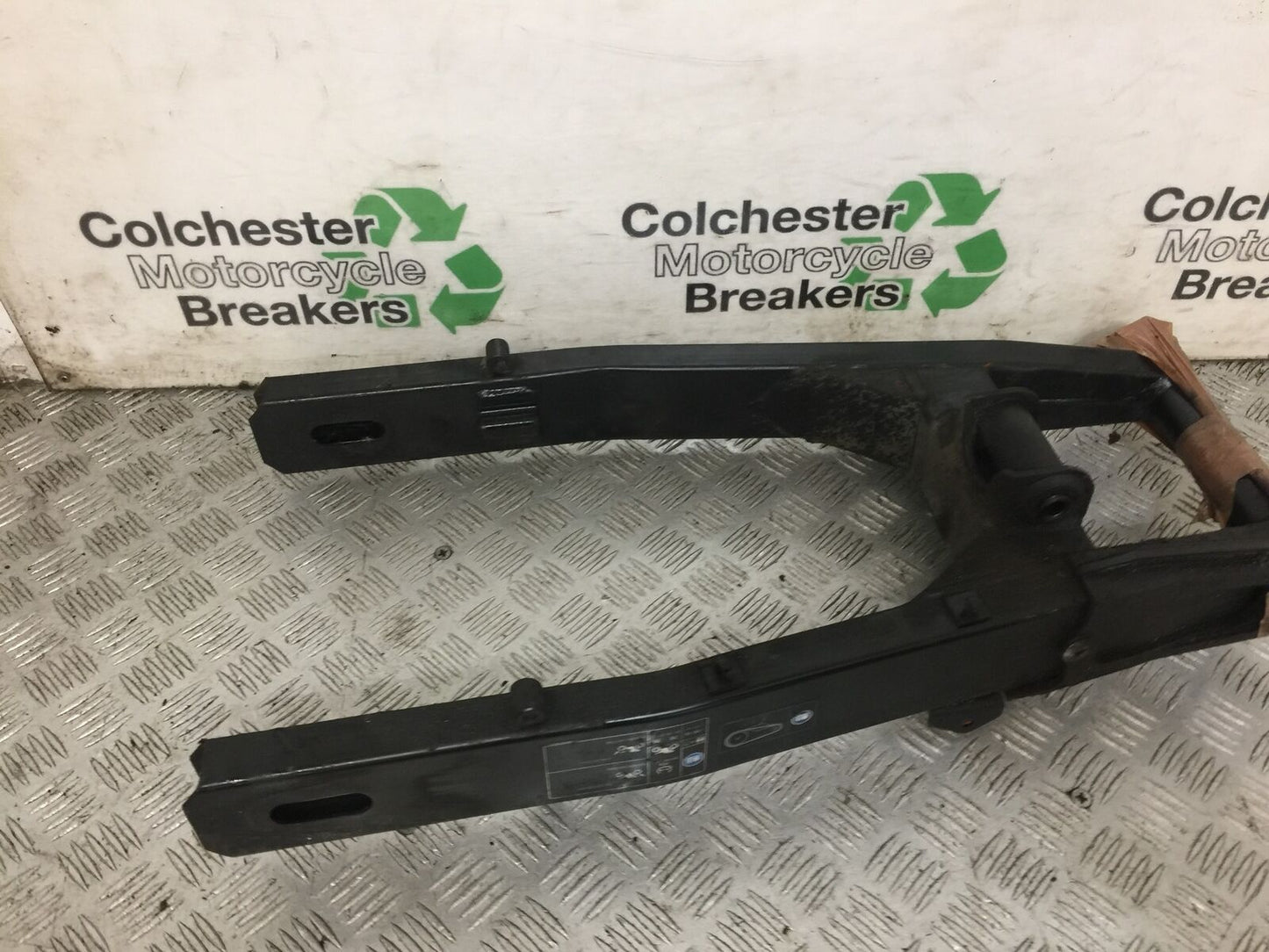 KAWASAKI Z800 Z 800 SWINGARM   YEAR 2015  (STOCK 874)