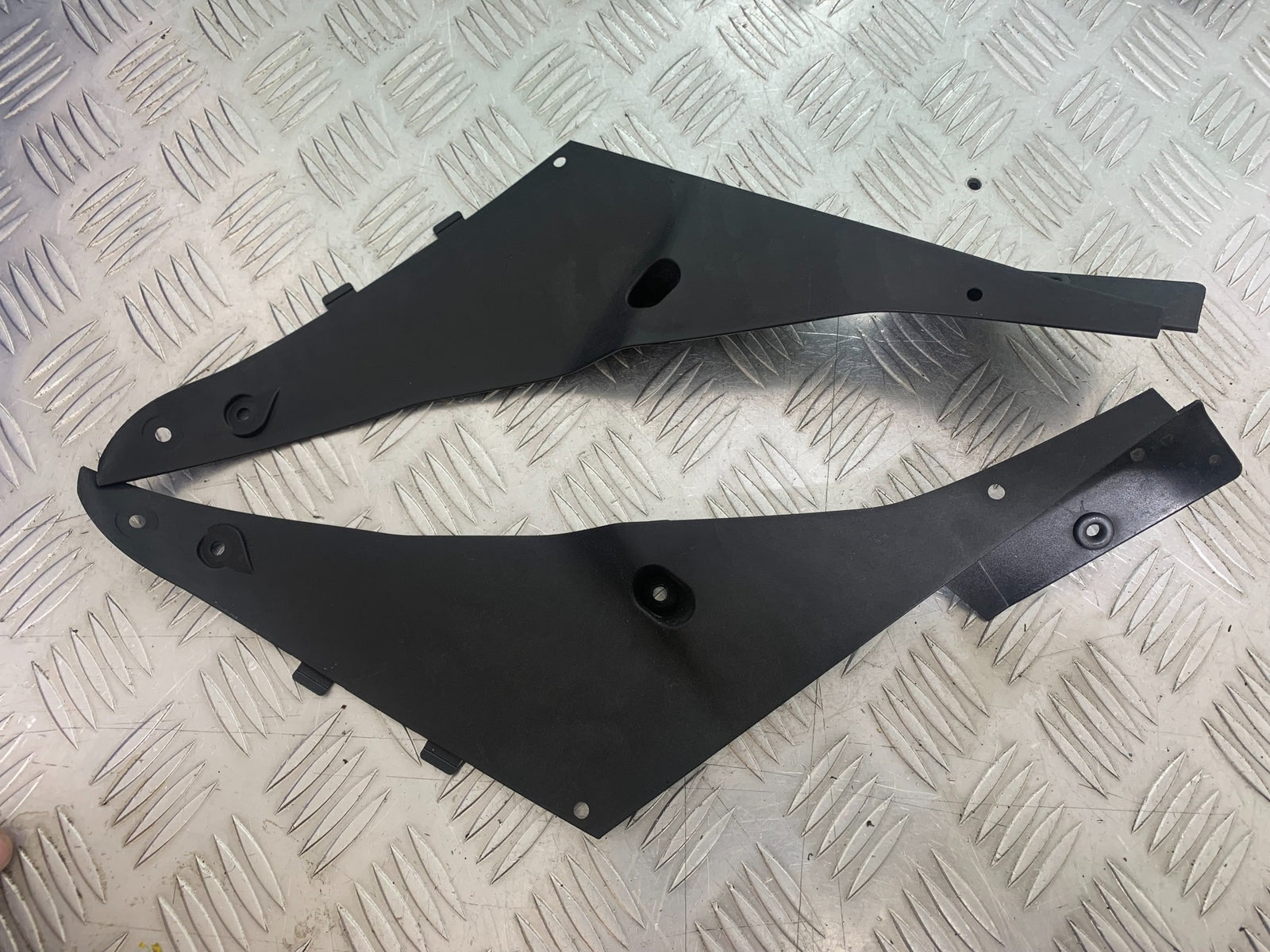 KAWASAKI ZX6R LEFT AND RIGHT INNER INFILL PANELS  YEAR 2009-2012 (CMB1136)