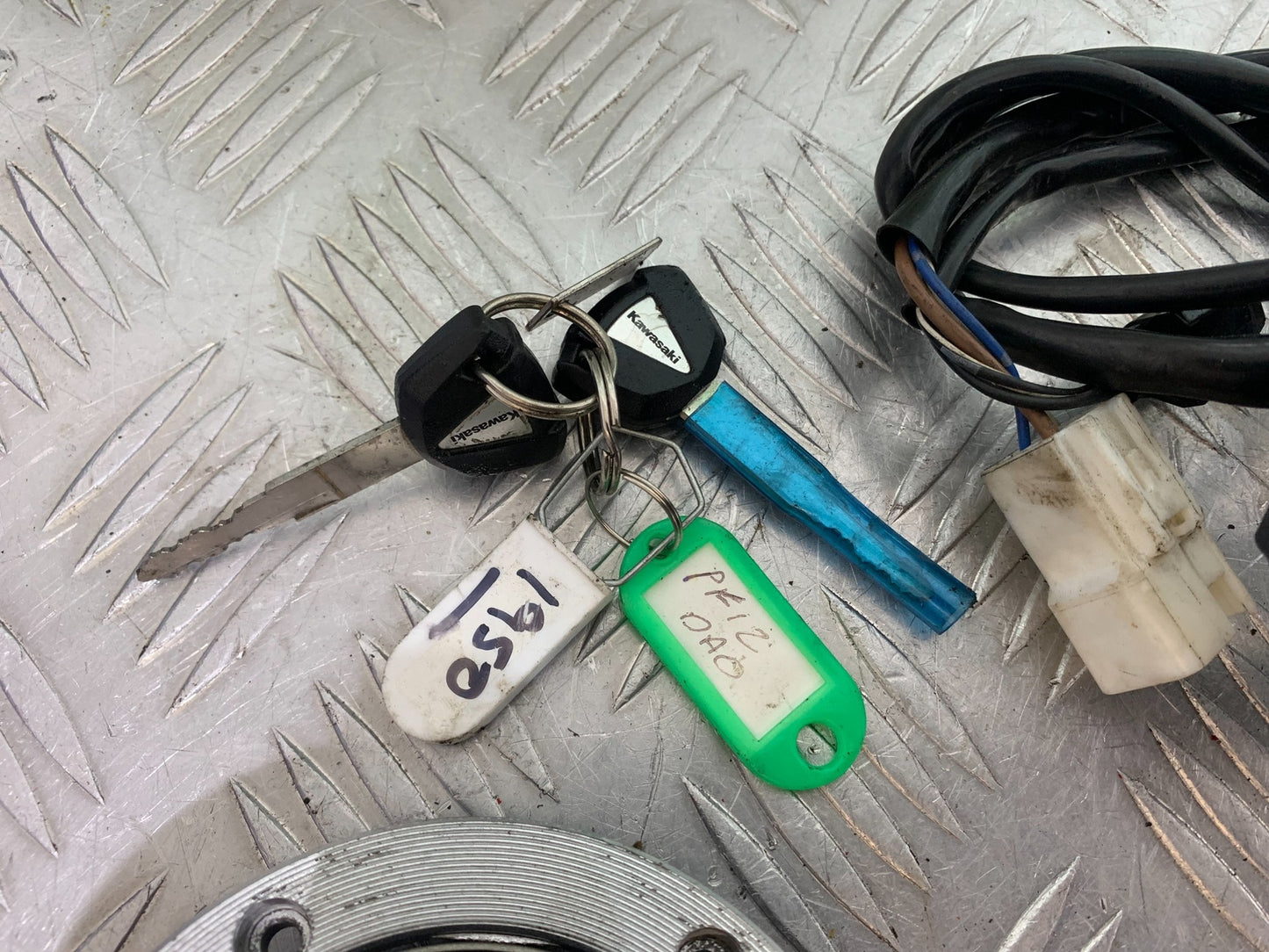 KAWASAKI ZX10R ZX 10R ECU LOCKS KEYS  YEAR 2011-2015 (CMB1154)