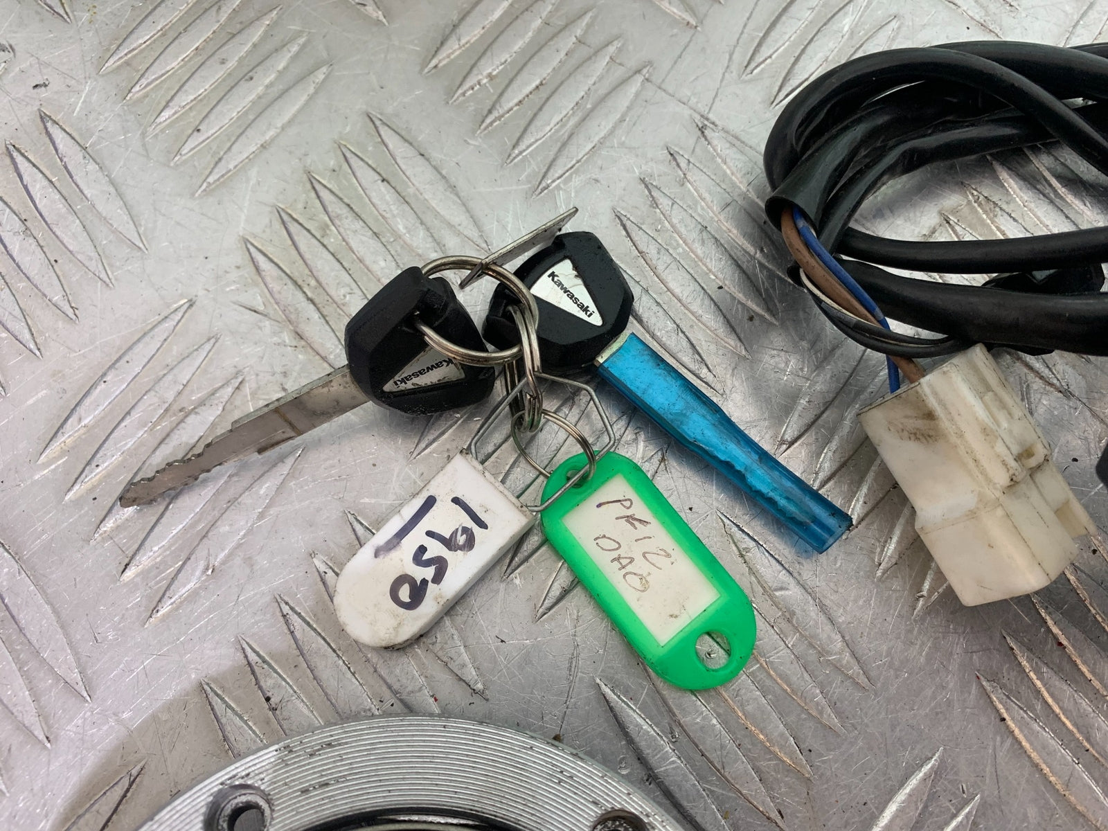 KAWASAKI ZX10R ZX 10R ECU LOCKS KEYS  YEAR 2011-2015 (CMB1154)