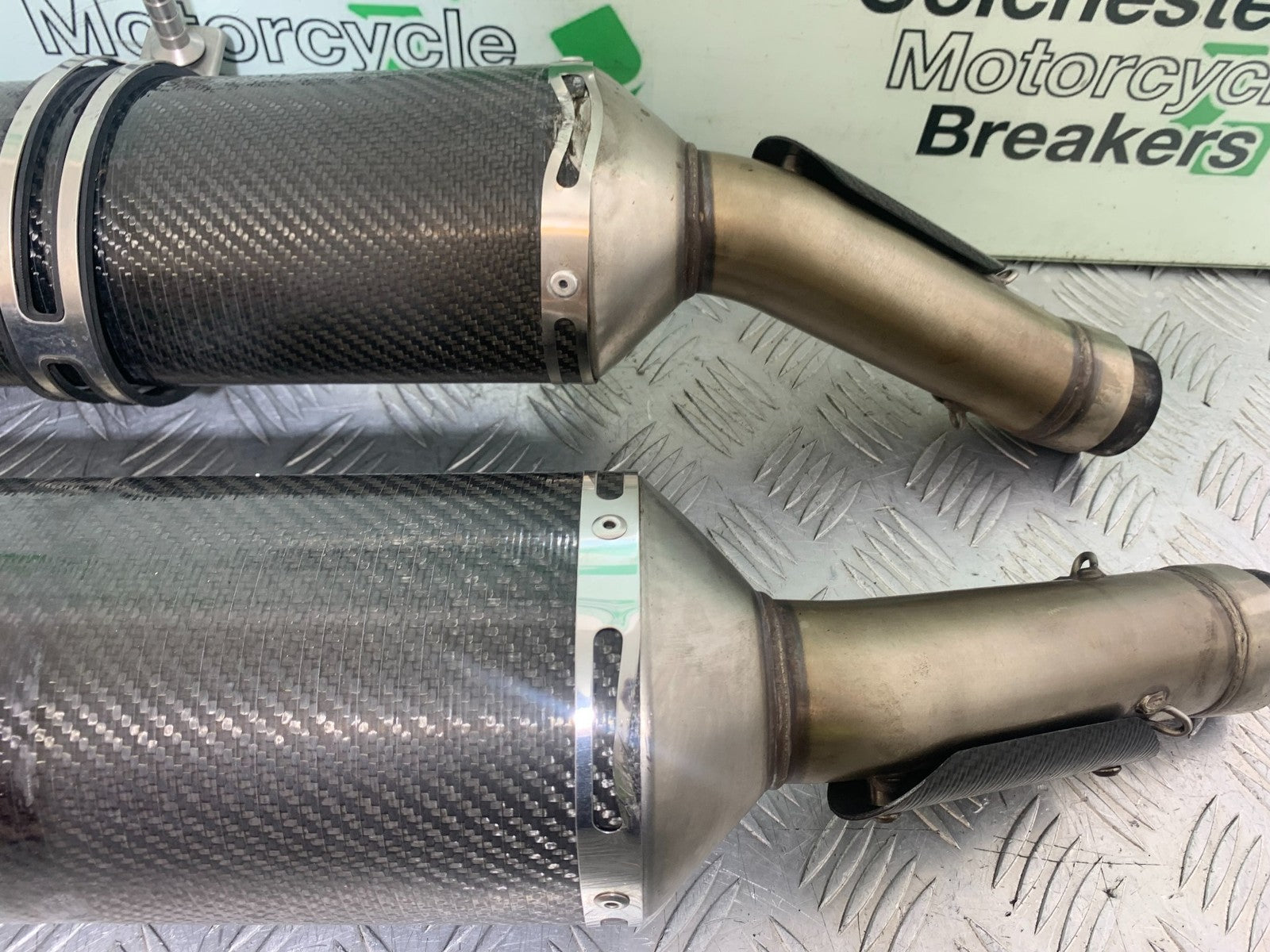 APRILIA RSV1000 R FACTORY MILLE ARROW CARBON SILENCERS   2004-09 (CMB1203)