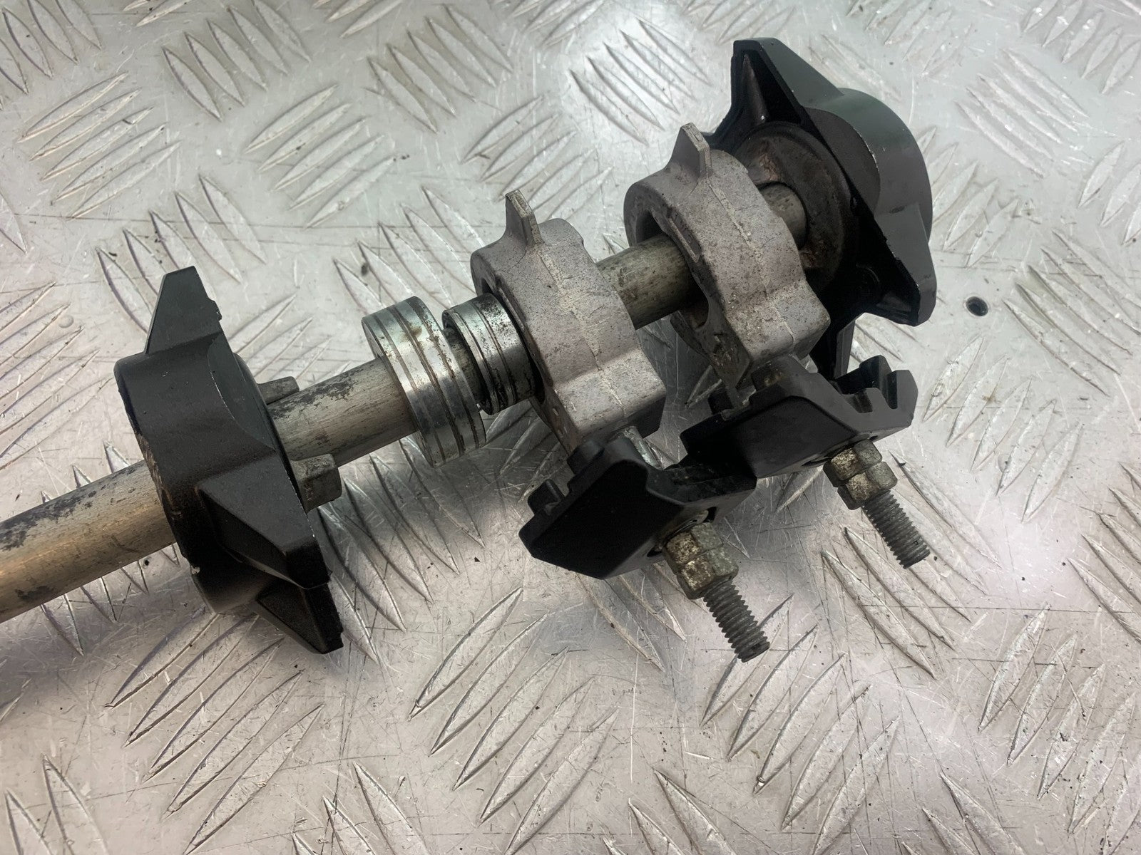 YAMAHA YZF R7 REAR WHEEL SPINDLE  YEAR 2022-2025 (CMB1255)