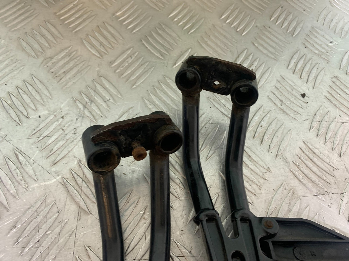 KTM DUKE 125 REAR HANGER AND PEGS   YEAR 2017-2022 (CMB1222)