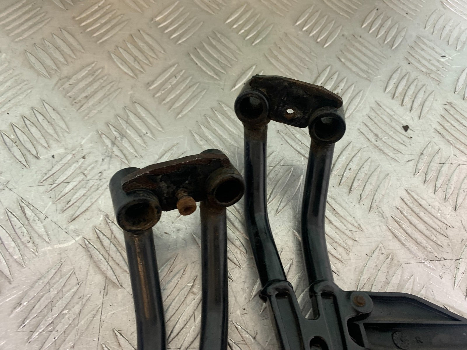KTM DUKE 125 REAR HANGER AND PEGS   YEAR 2017-2022 (CMB1222)