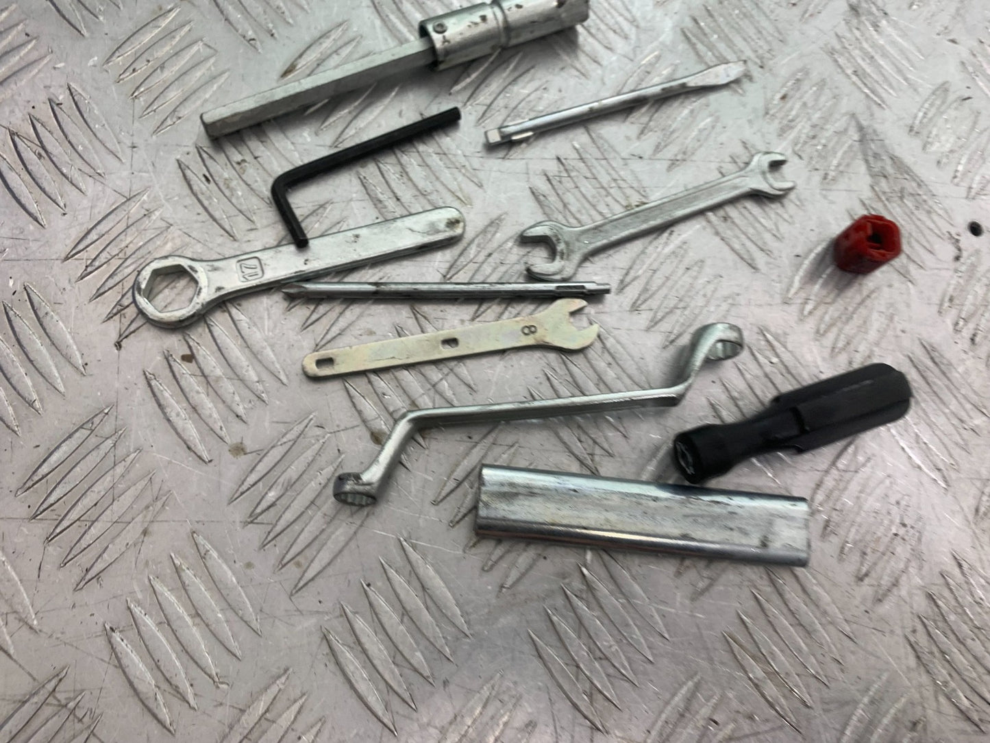 HONDA NT 700 V DEAUVILLE TOOL KIT  YEAR 2006-2010 (CMB1298)