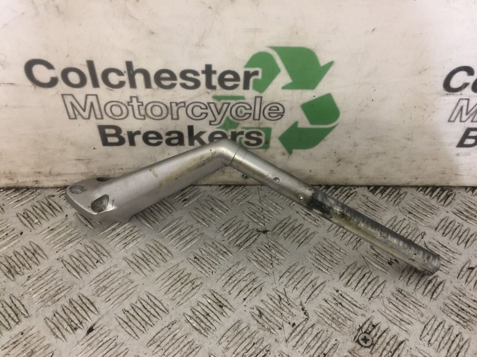 YAMAHA FJR1300 FJR 1300 RIGHT HANDLEBAR YEAR 2001-05 (STOCK 814)