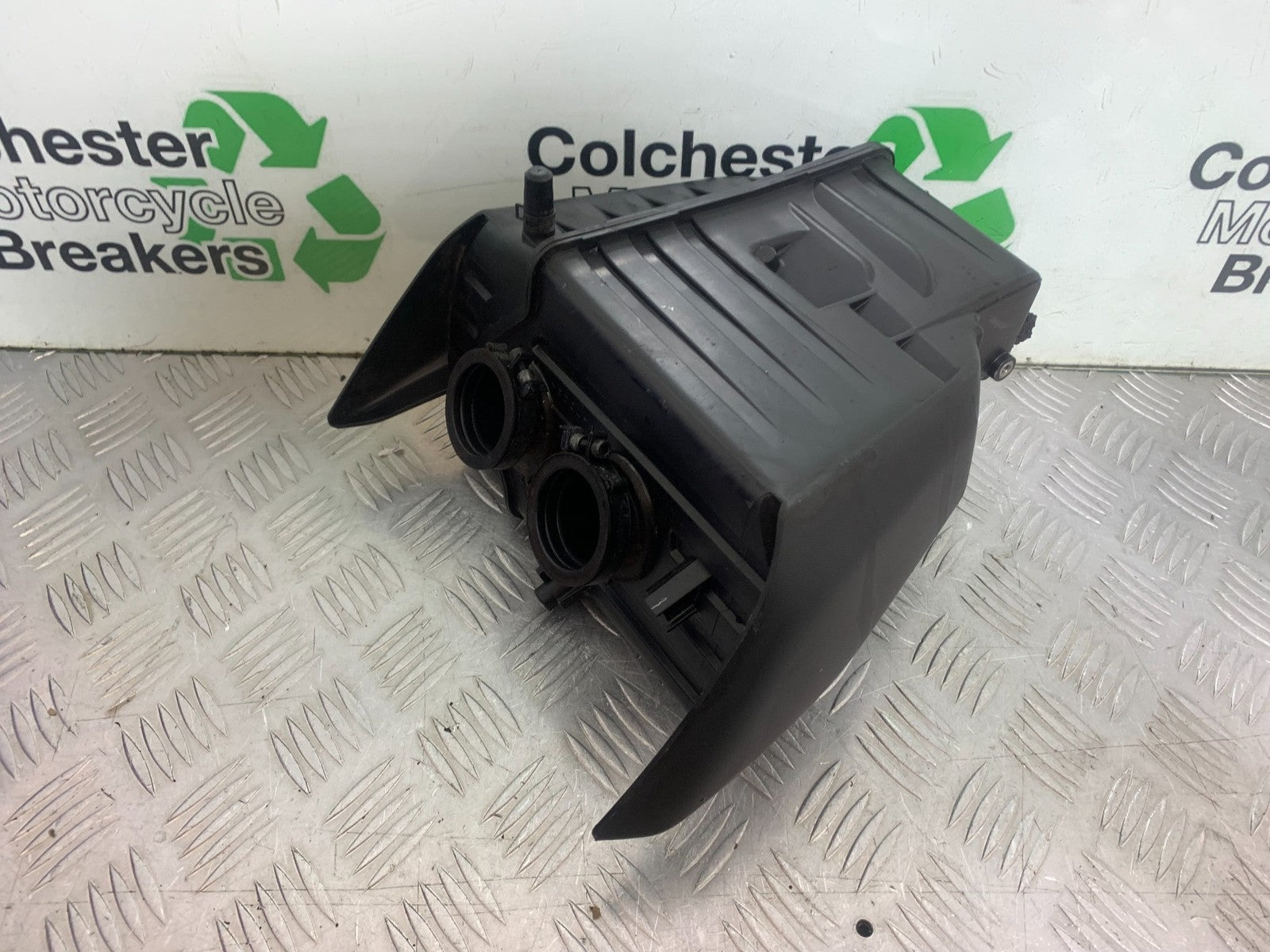 YAMAHA YZF R7 AIRBOX  YEAR 2022-2025 (CMB1255)